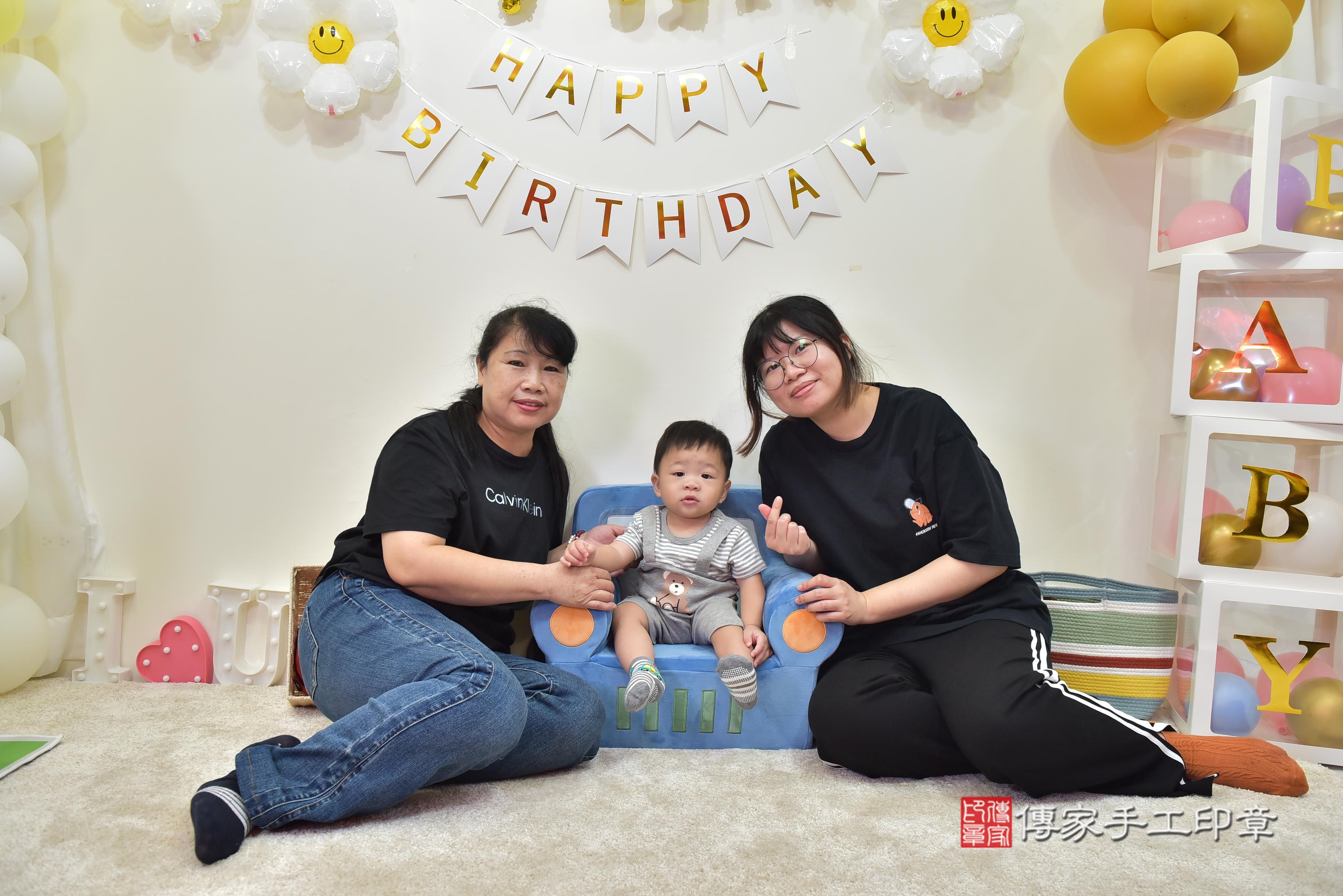 傳家手工印章台南店、抓周、度脺、美式風會場、傳家嬰兒古禮、吉祥話、抓周道具物品24種、拍照。抓周證書。寶寶抓周、滿周歲、生日快樂、祝福 傳家手工印章台南店、抓周、度脺、美式風會場、傳家嬰兒古禮、吉祥話、抓周道具物品24種、拍照。抓周證書。寶寶抓周、滿周歲、生日快樂、祝福