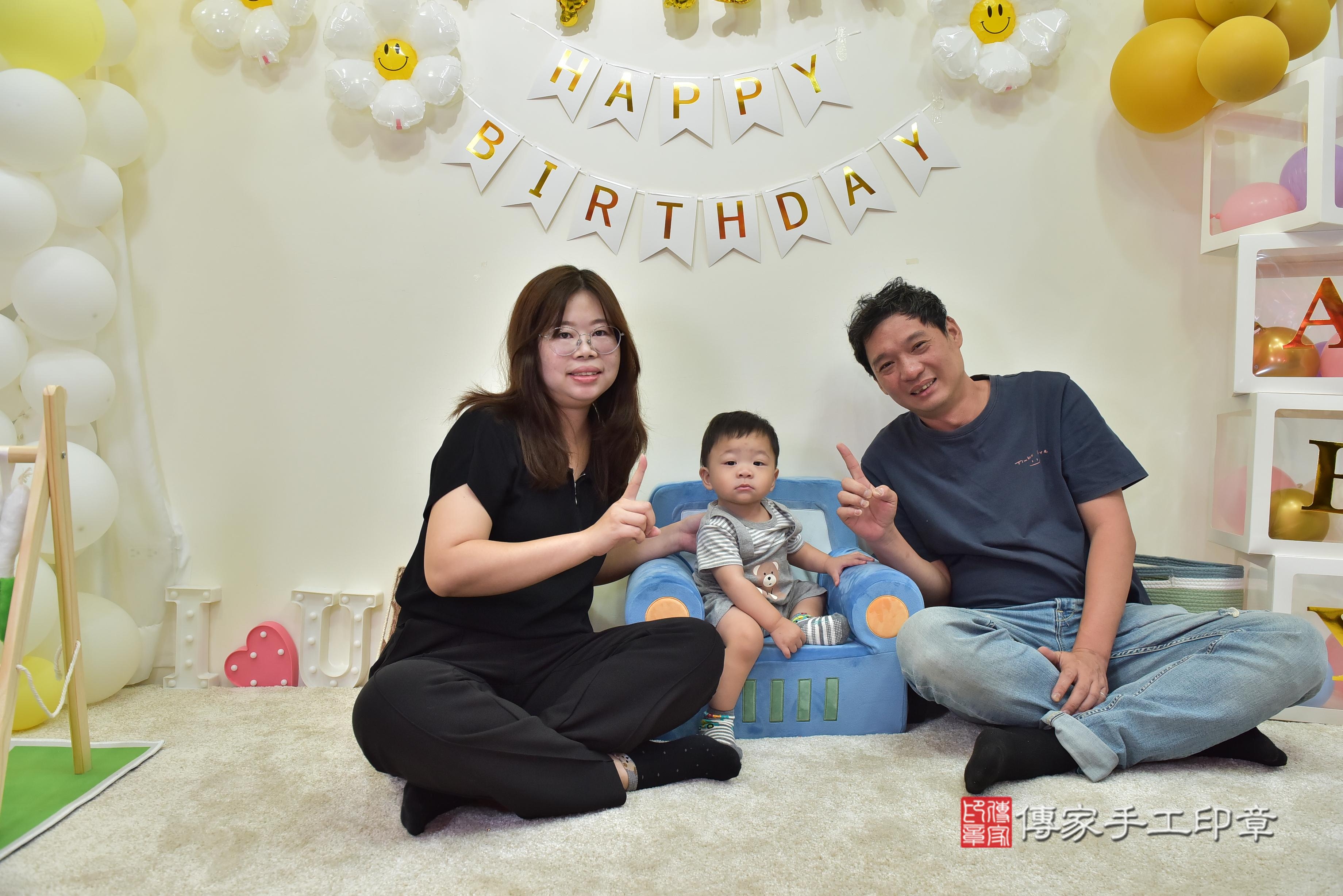 傳家手工印章台南店、抓周、度脺、美式風會場、傳家嬰兒古禮、吉祥話、抓周道具物品24種、拍照。抓周證書。寶寶抓周、滿周歲、生日快樂、祝福 傳家手工印章台南店、抓周、度脺、美式風會場、傳家嬰兒古禮、吉祥話、抓周道具物品24種、拍照。抓周證書。寶寶抓周、滿周歲、生日快樂、祝福