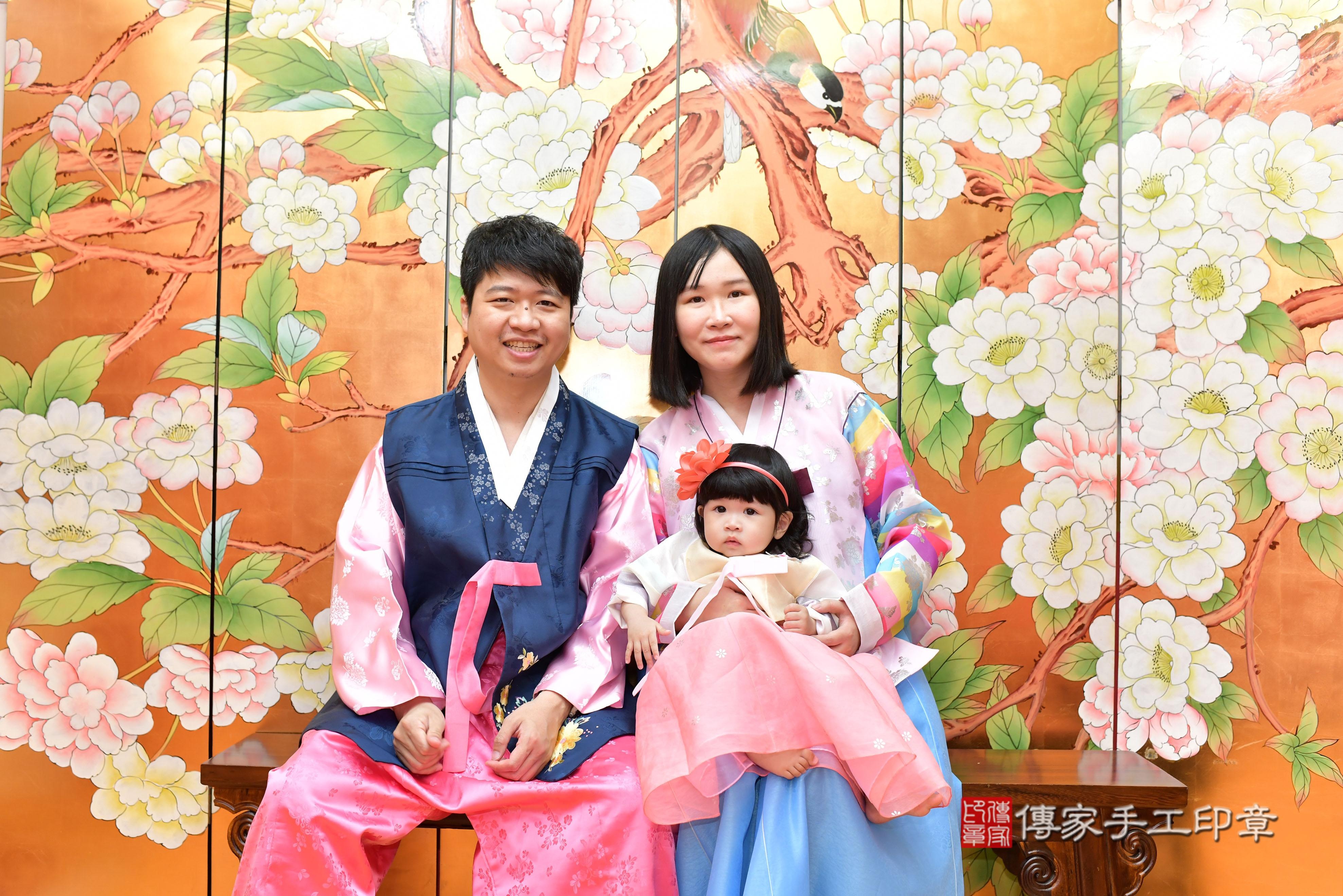 傳家手工印章桃園店、抓周、度脺、美式風會場、傳家嬰兒古禮、吉祥話、抓周道具物品24種、拍照。抓周證書。寶寶抓周、滿周歲、生日快樂、祝福