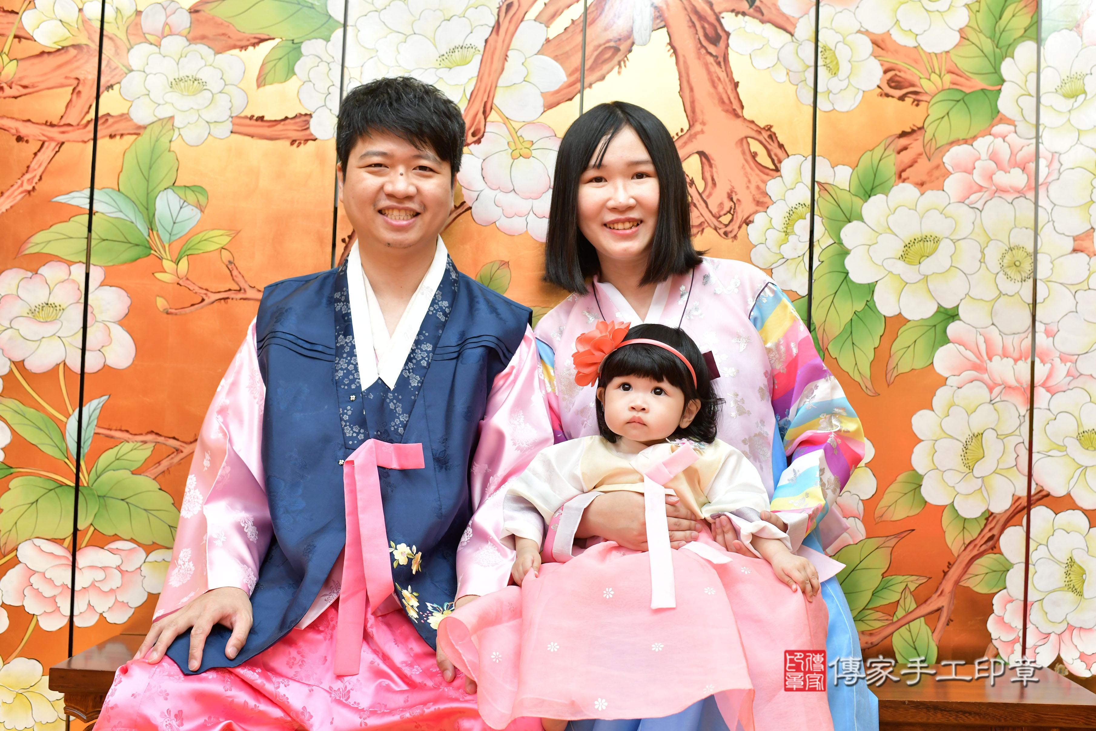 傳家手工印章桃園店、抓周、度脺、美式風會場、傳家嬰兒古禮、吉祥話、抓周道具物品24種、拍照。抓周證書。寶寶抓周、滿周歲、生日快樂、祝福