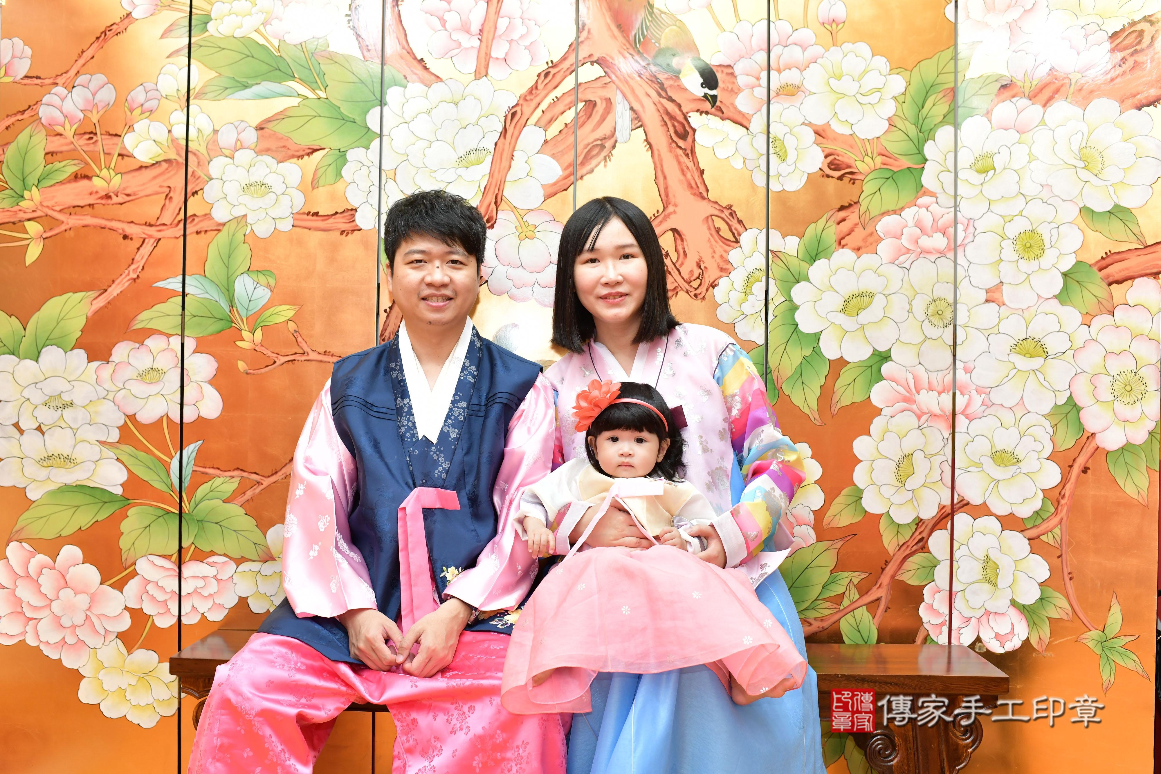 傳家手工印章桃園店、抓周、度脺、美式風會場、傳家嬰兒古禮、吉祥話、抓周道具物品24種、拍照。抓周證書。寶寶抓周、滿周歲、生日快樂、祝福