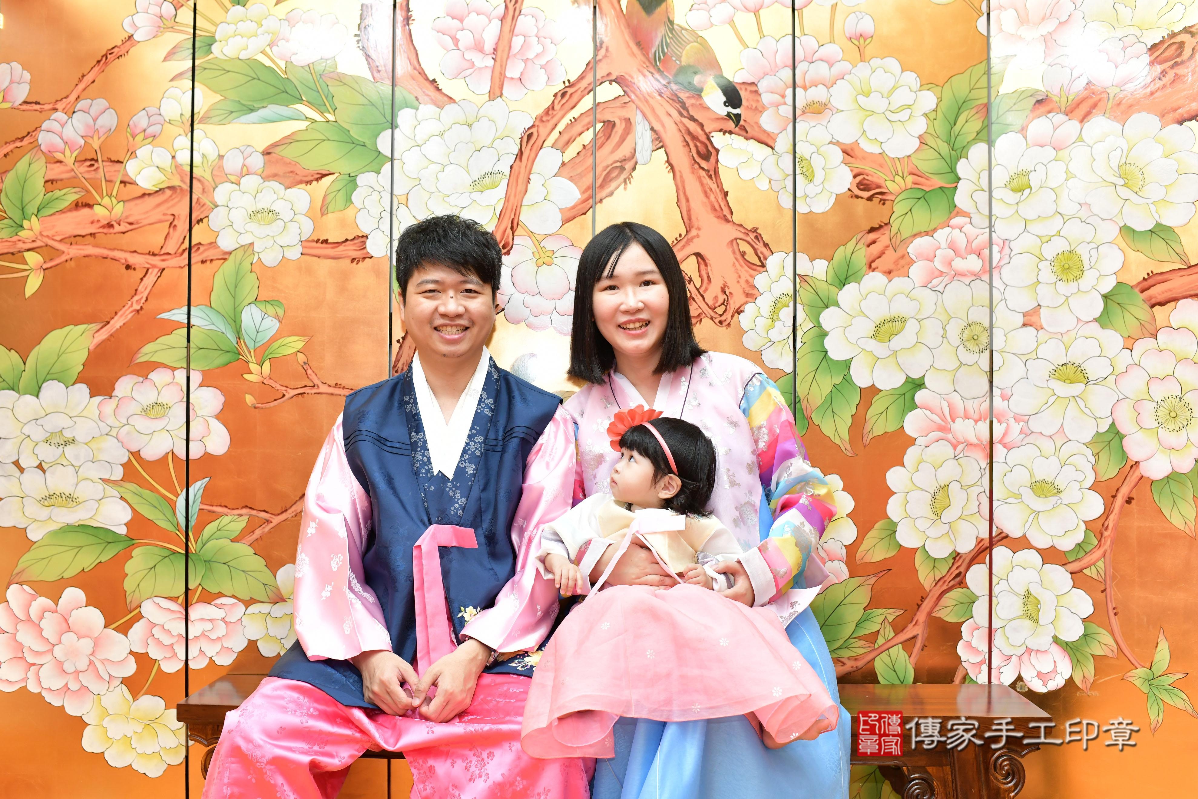 傳家手工印章桃園店、抓周、度脺、美式風會場、傳家嬰兒古禮、吉祥話、抓周道具物品24種、拍照。抓周證書。寶寶抓周、滿周歲、生日快樂、祝福