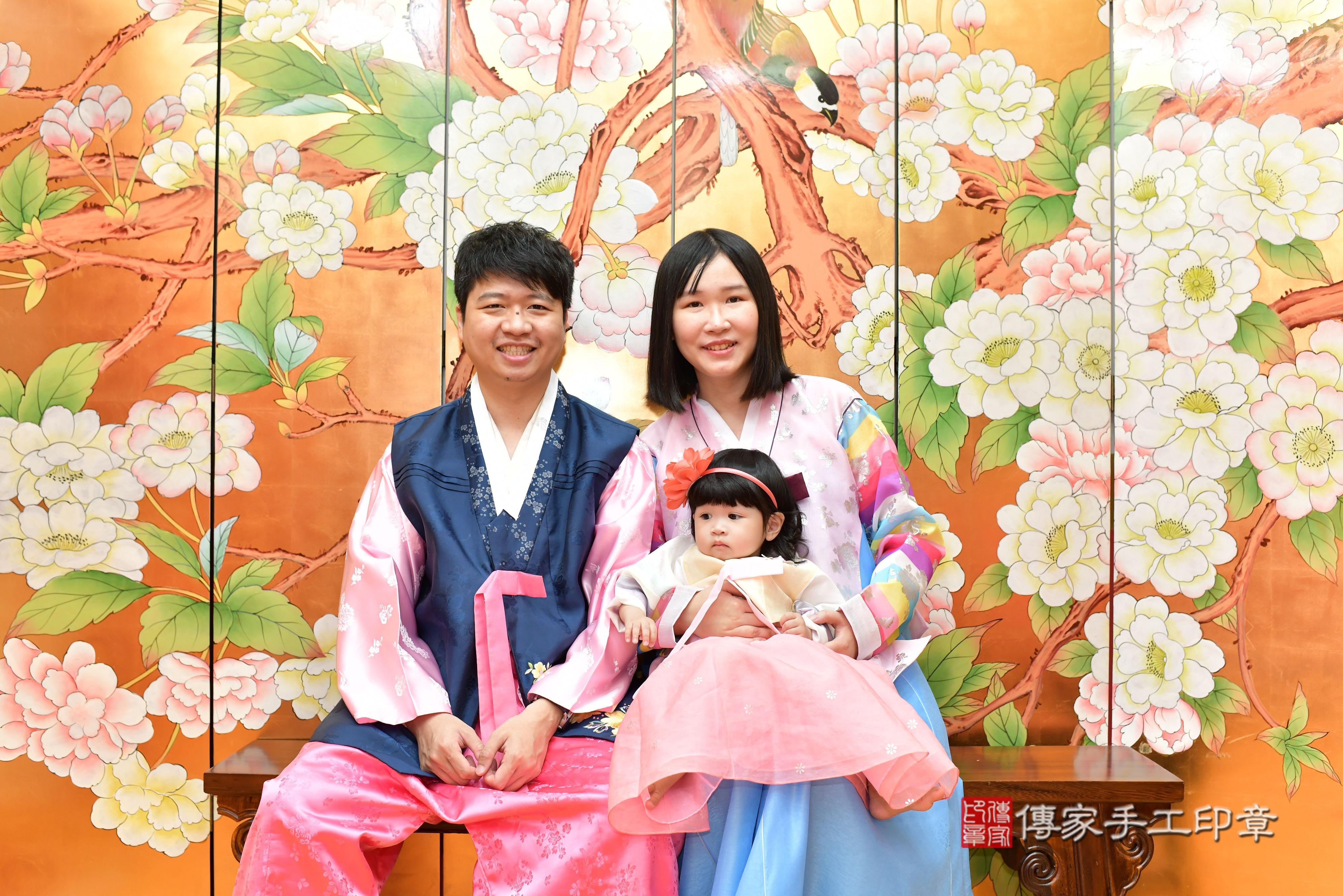 傳家手工印章桃園店、抓周、度脺、美式風會場、傳家嬰兒古禮、吉祥話、抓周道具物品24種、拍照。抓周證書。寶寶抓周、滿周歲、生日快樂、祝福