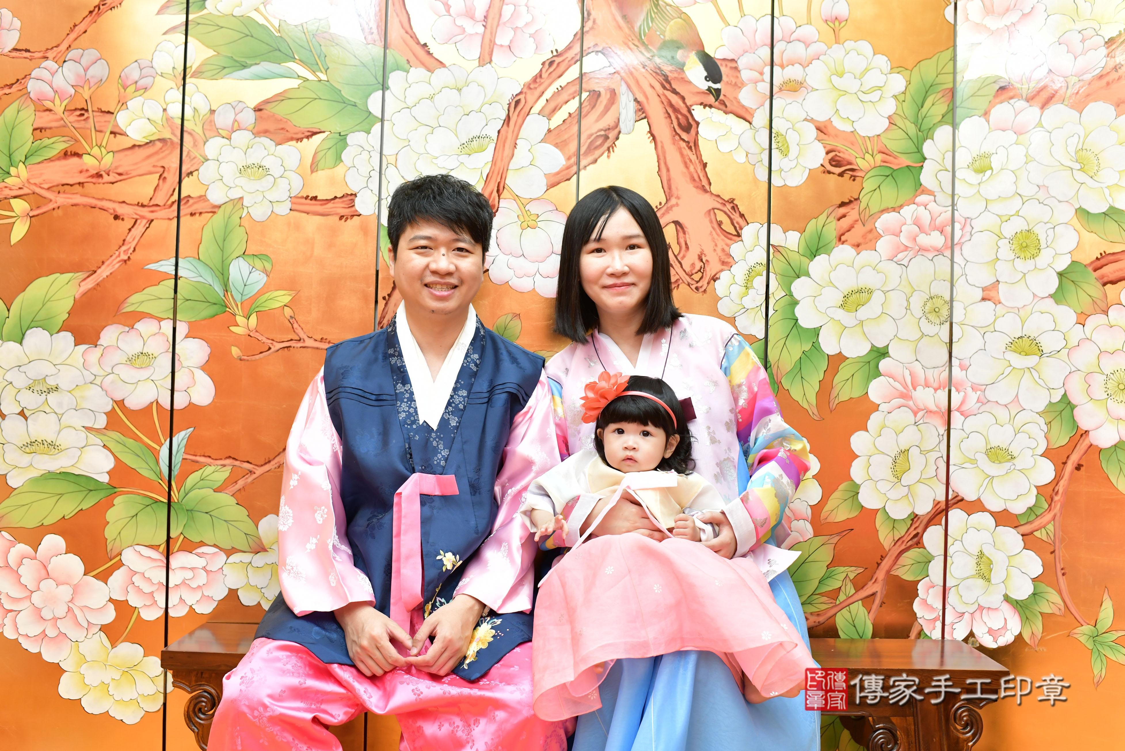 傳家手工印章桃園店、抓周、度脺、美式風會場、傳家嬰兒古禮、吉祥話、抓周道具物品24種、拍照。抓周證書。寶寶抓周、滿周歲、生日快樂、祝福