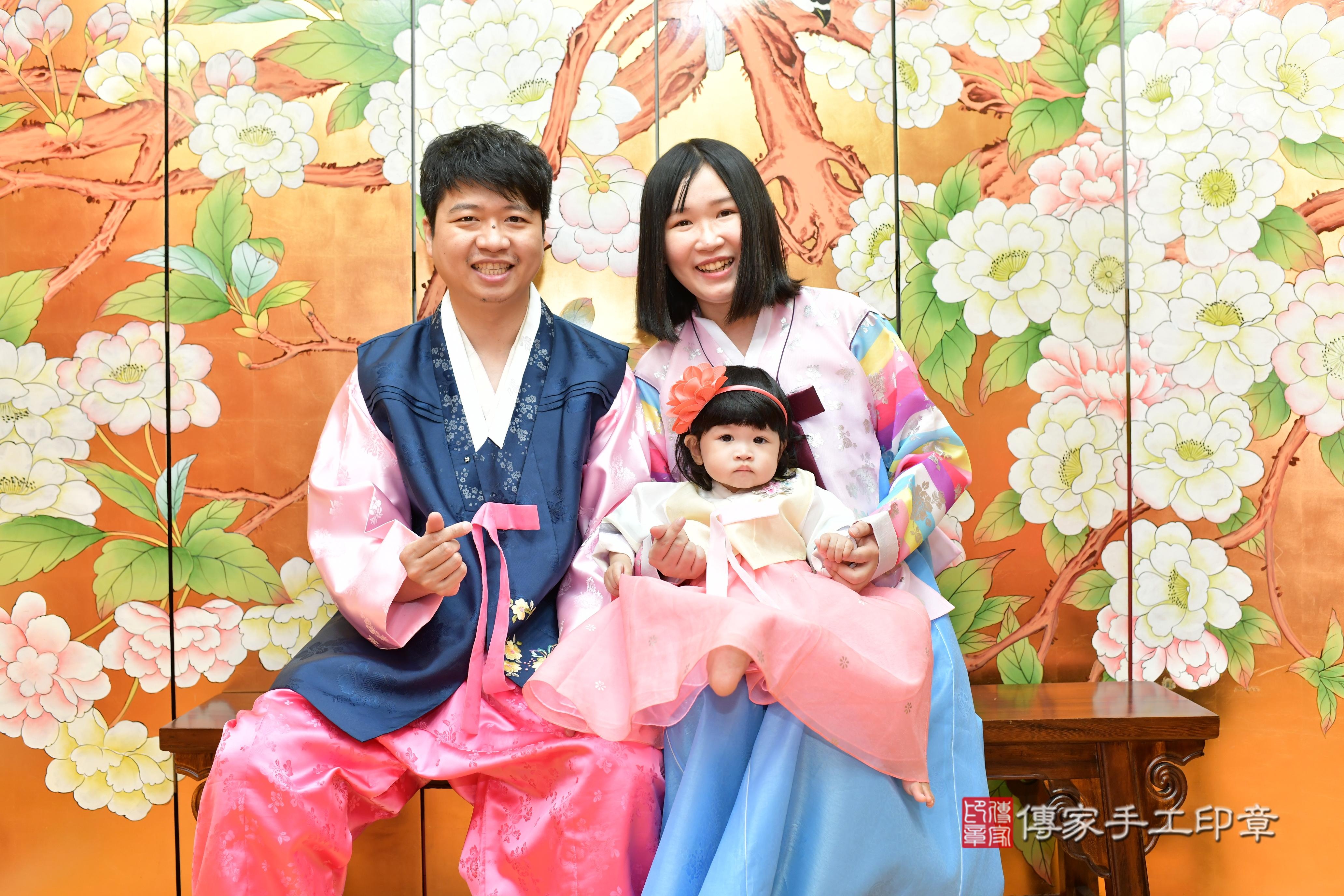 傳家手工印章桃園店、抓周、度脺、美式風會場、傳家嬰兒古禮、吉祥話、抓周道具物品24種、拍照。抓周證書。寶寶抓周、滿周歲、生日快樂、祝福