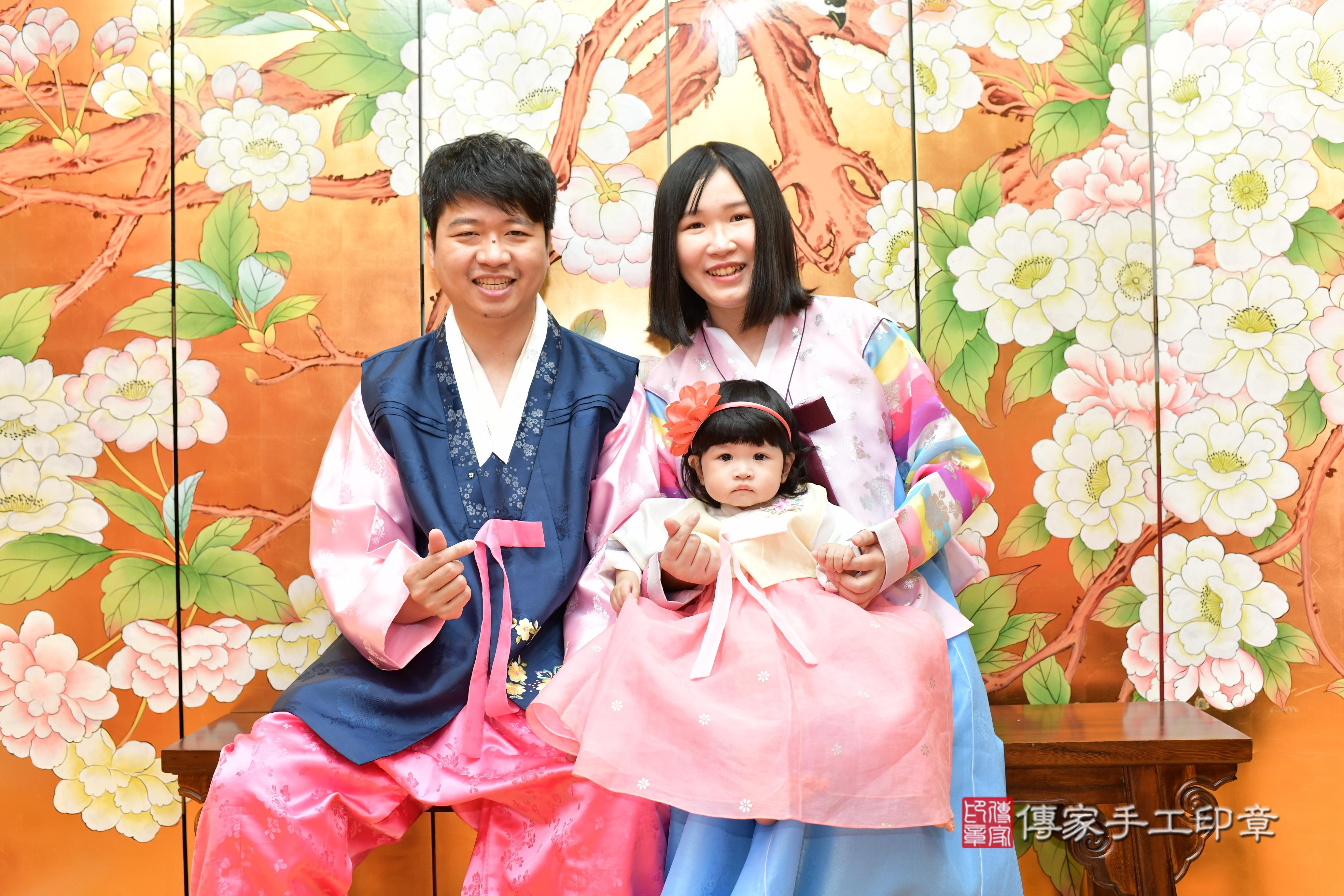 傳家手工印章桃園店、抓周、度脺、美式風會場、傳家嬰兒古禮、吉祥話、抓周道具物品24種、拍照。抓周證書。寶寶抓周、滿周歲、生日快樂、祝福