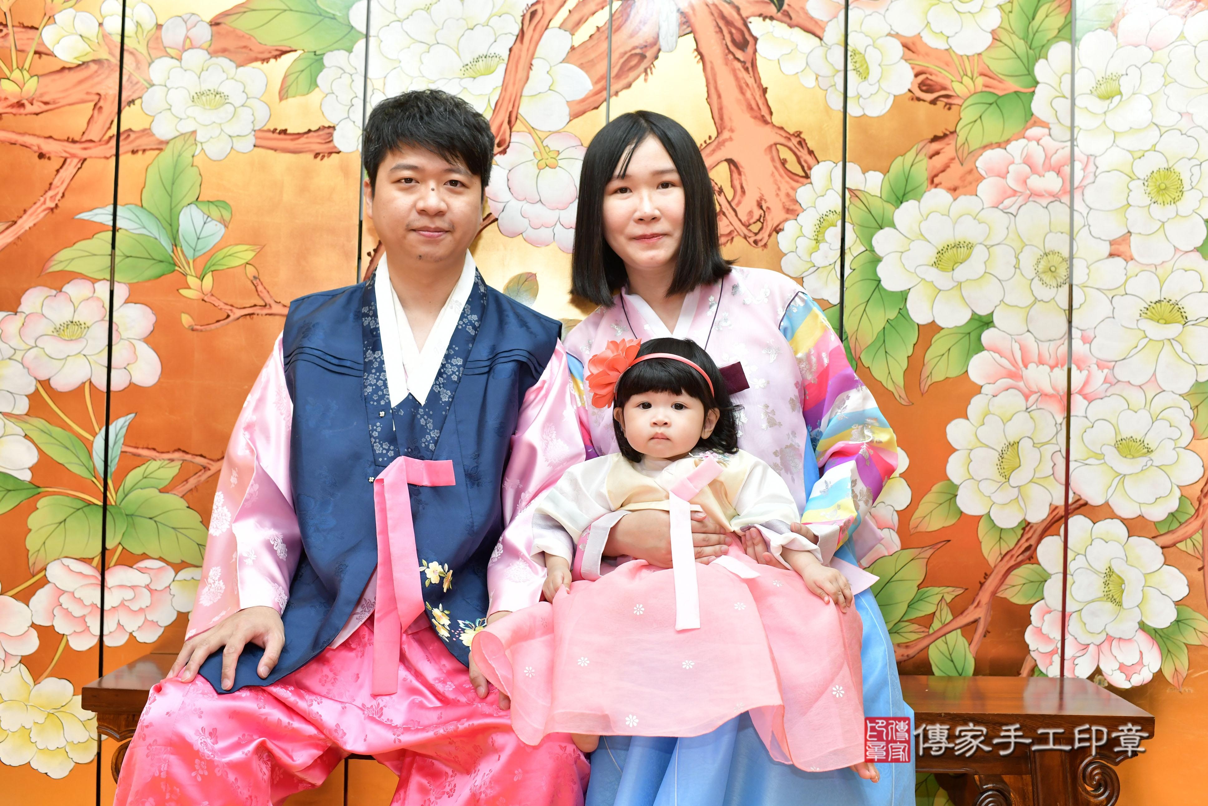 傳家手工印章桃園店、抓周、度脺、美式風會場、傳家嬰兒古禮、吉祥話、抓周道具物品24種、拍照。抓周證書。寶寶抓周、滿周歲、生日快樂、祝福