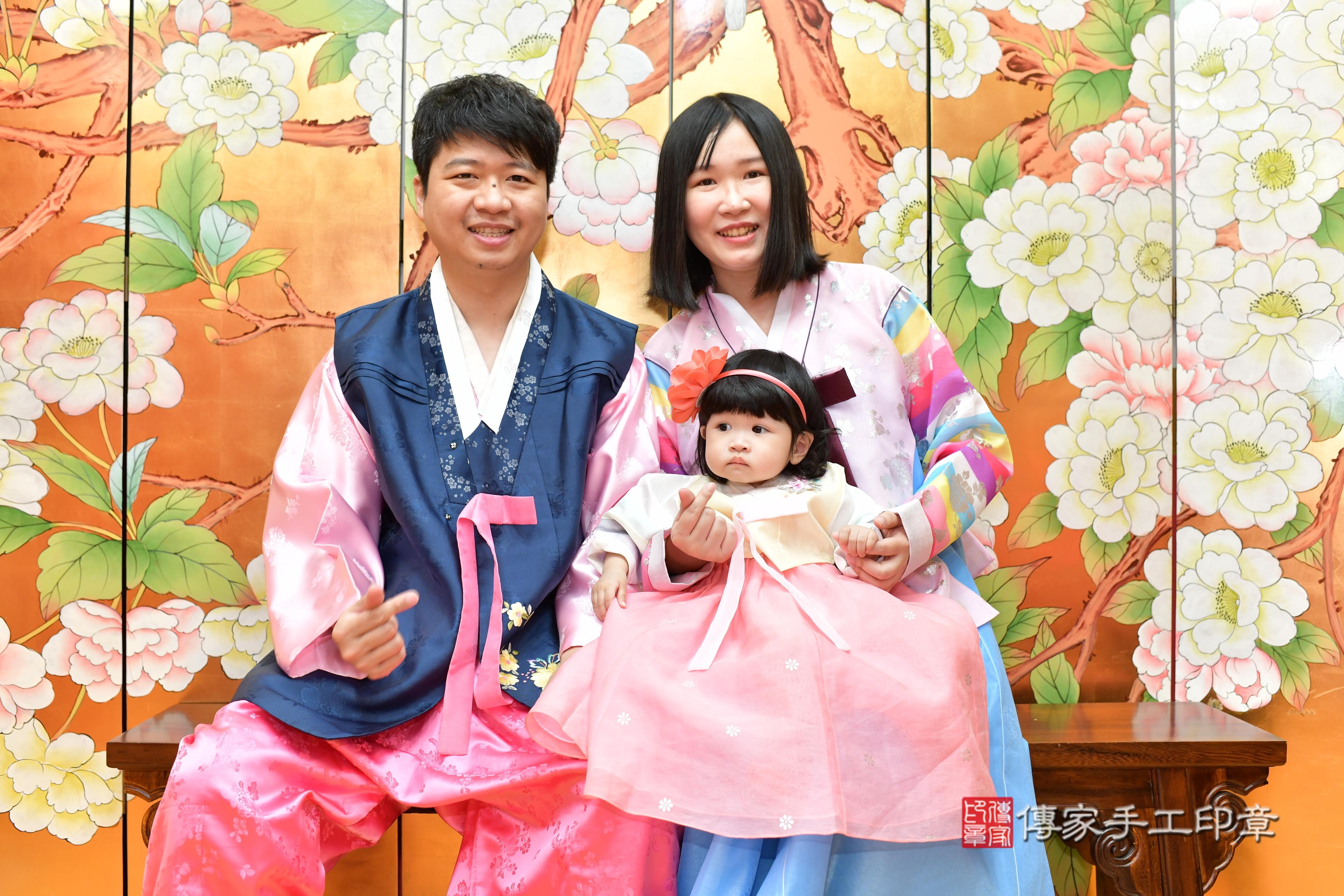 傳家手工印章桃園店、抓周、度脺、美式風會場、傳家嬰兒古禮、吉祥話、抓周道具物品24種、拍照。抓周證書。寶寶抓周、滿周歲、生日快樂、祝福