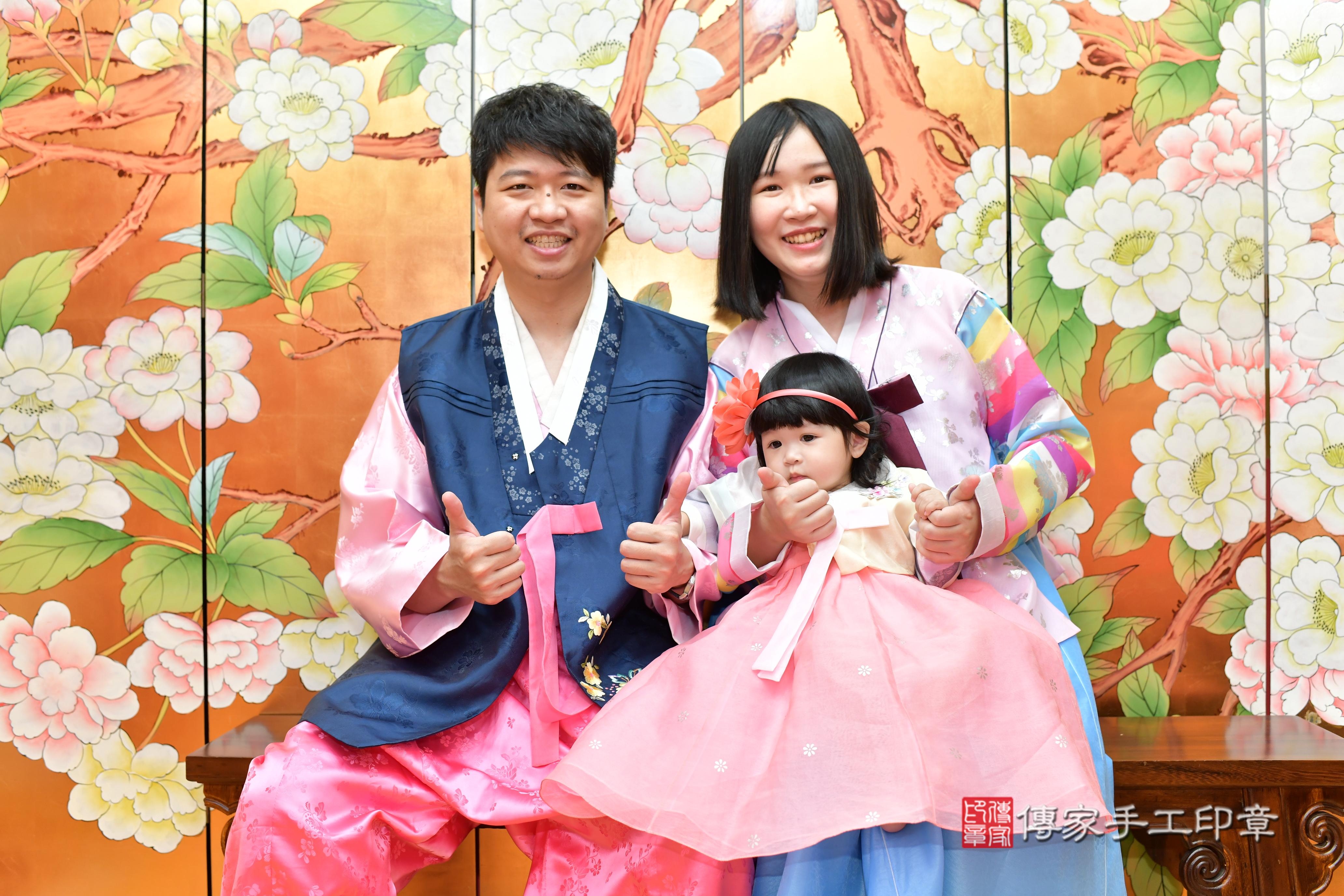 傳家手工印章桃園店、抓周、度脺、美式風會場、傳家嬰兒古禮、吉祥話、抓周道具物品24種、拍照。抓周證書。寶寶抓周、滿周歲、生日快樂、祝福
