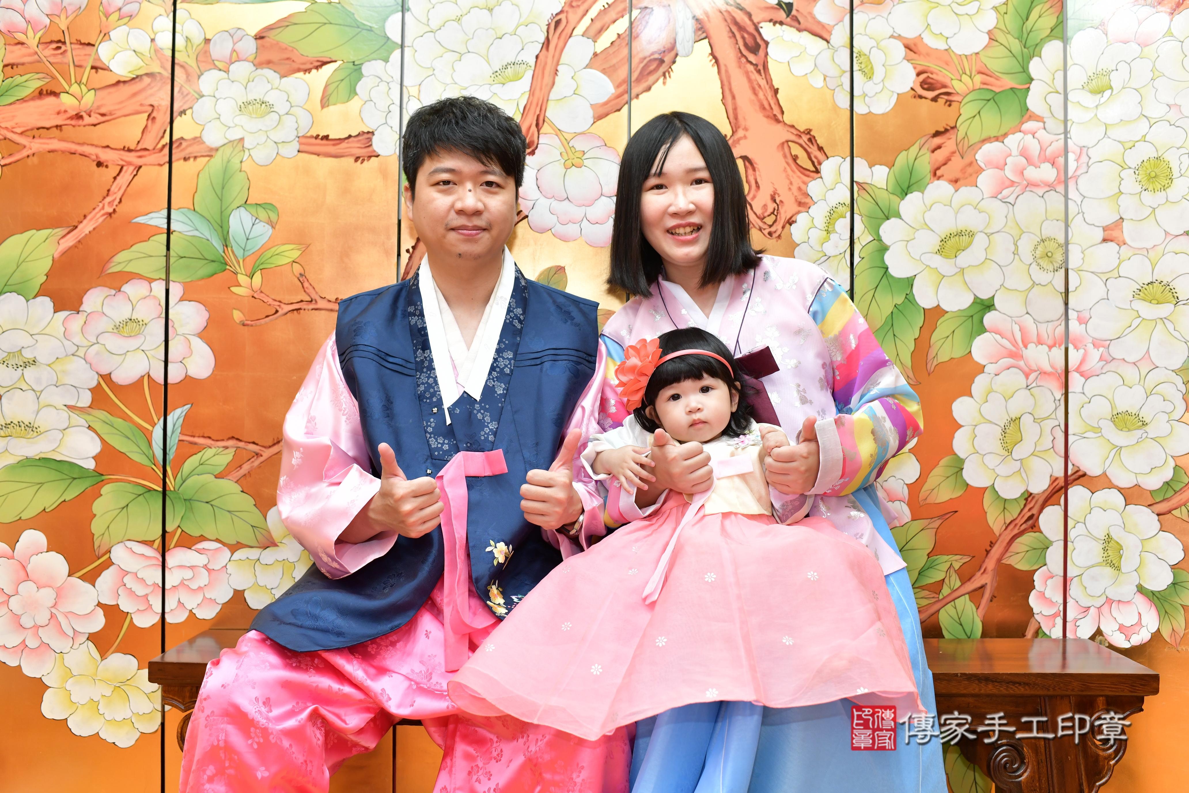 傳家手工印章桃園店、抓周、度脺、美式風會場、傳家嬰兒古禮、吉祥話、抓周道具物品24種、拍照。抓周證書。寶寶抓周、滿周歲、生日快樂、祝福