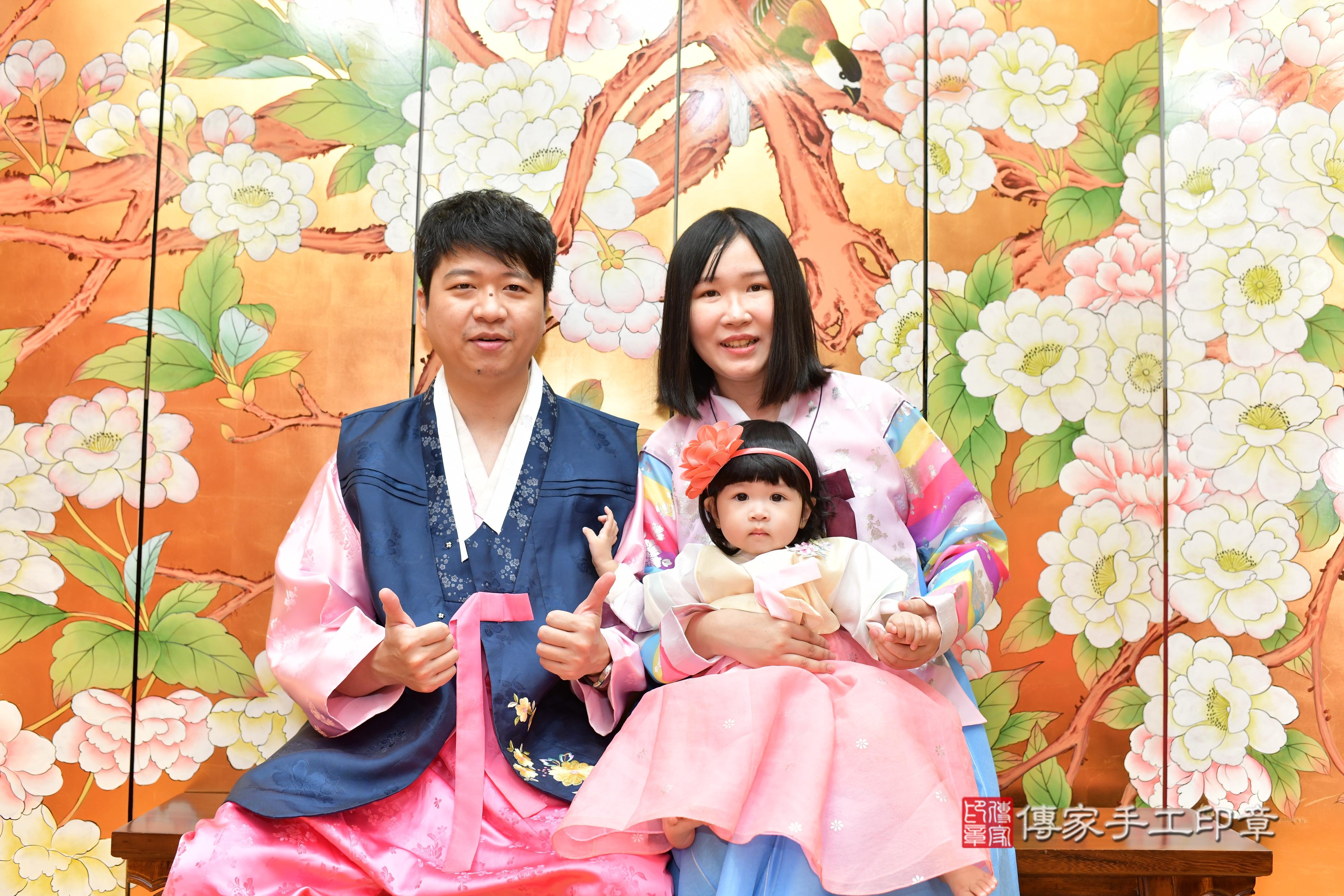 傳家手工印章桃園店、抓周、度脺、美式風會場、傳家嬰兒古禮、吉祥話、抓周道具物品24種、拍照。抓周證書。寶寶抓周、滿周歲、生日快樂、祝福