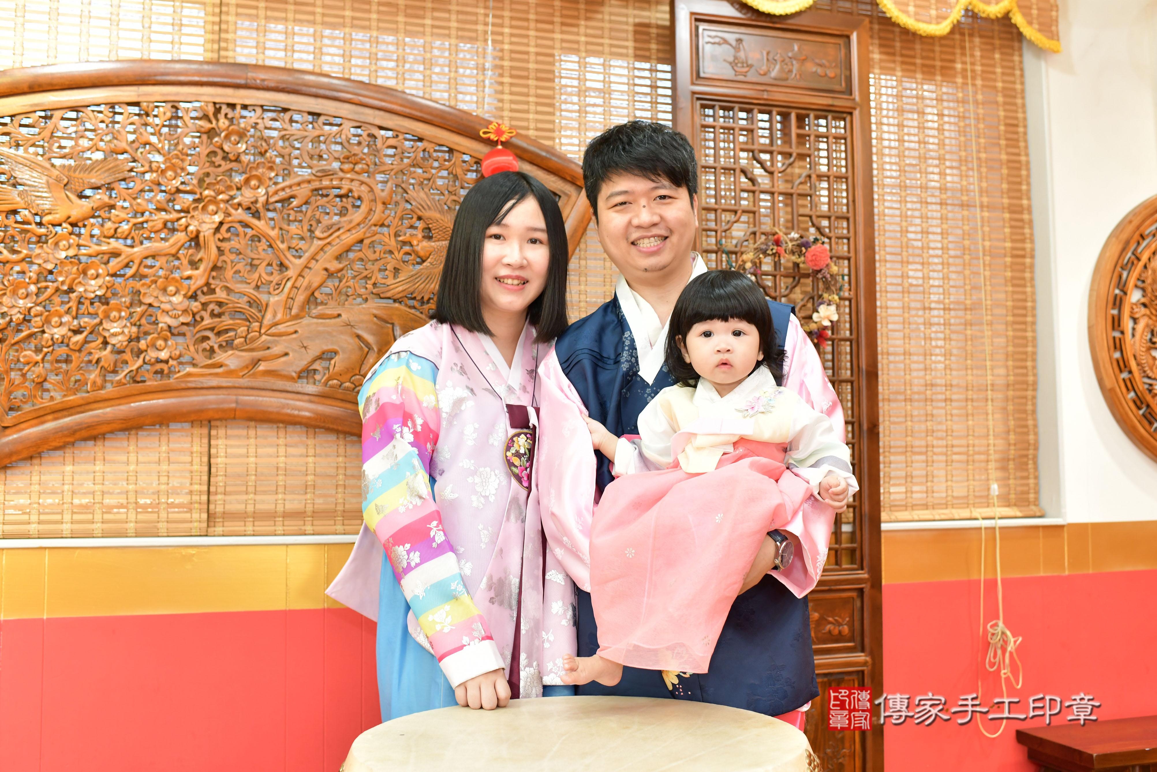 傳家手工印章桃園店、抓周、度脺、美式風會場、傳家嬰兒古禮、吉祥話、抓周道具物品24種、拍照。抓周證書。寶寶抓周、滿周歲、生日快樂、祝福