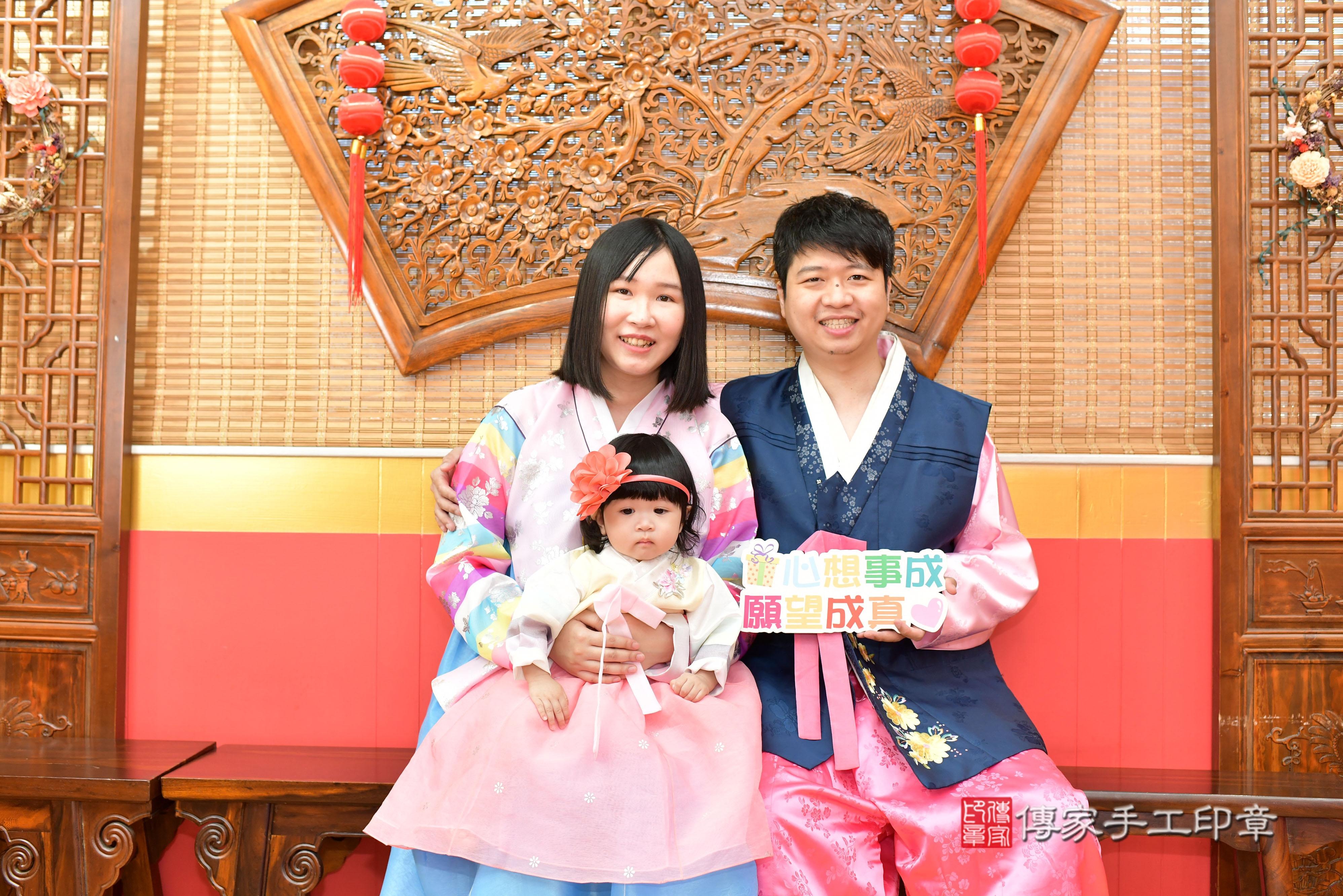 傳家手工印章桃園店、抓周、度脺、美式風會場、傳家嬰兒古禮、吉祥話、抓周道具物品24種、拍照。抓周證書。寶寶抓周、滿周歲、生日快樂、祝福