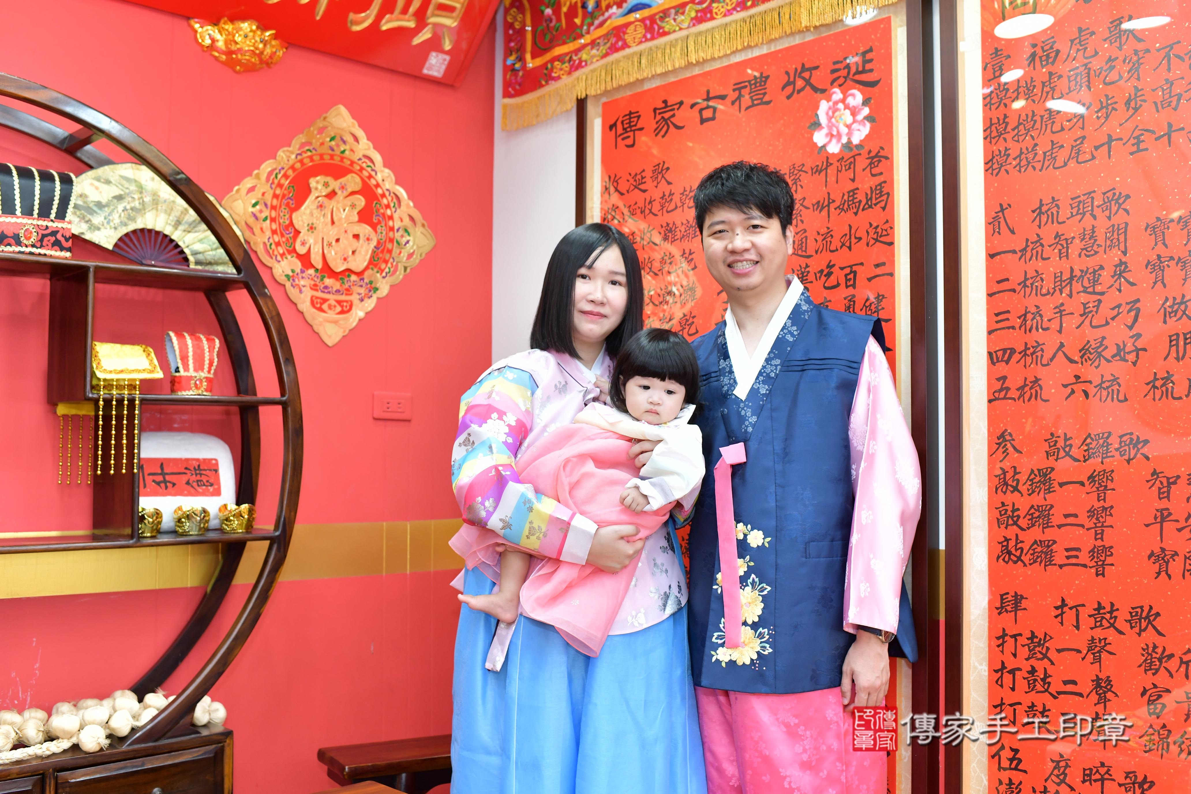 傳家手工印章桃園店、抓周、度脺、美式風會場、傳家嬰兒古禮、吉祥話、抓周道具物品24種、拍照。抓周證書。寶寶抓周、滿周歲、生日快樂、祝福