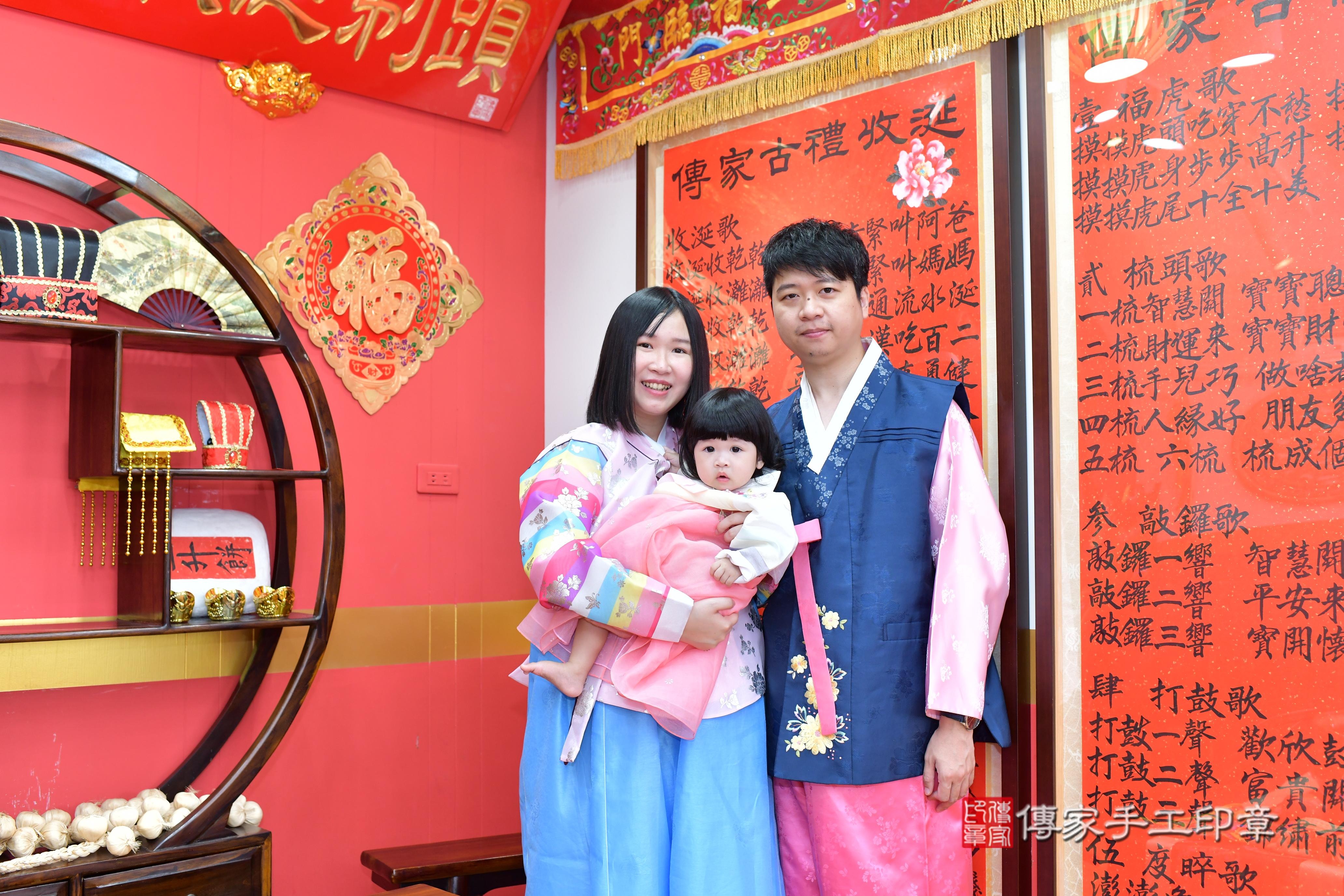 傳家手工印章桃園店、抓周、度脺、美式風會場、傳家嬰兒古禮、吉祥話、抓周道具物品24種、拍照。抓周證書。寶寶抓周、滿周歲、生日快樂、祝福