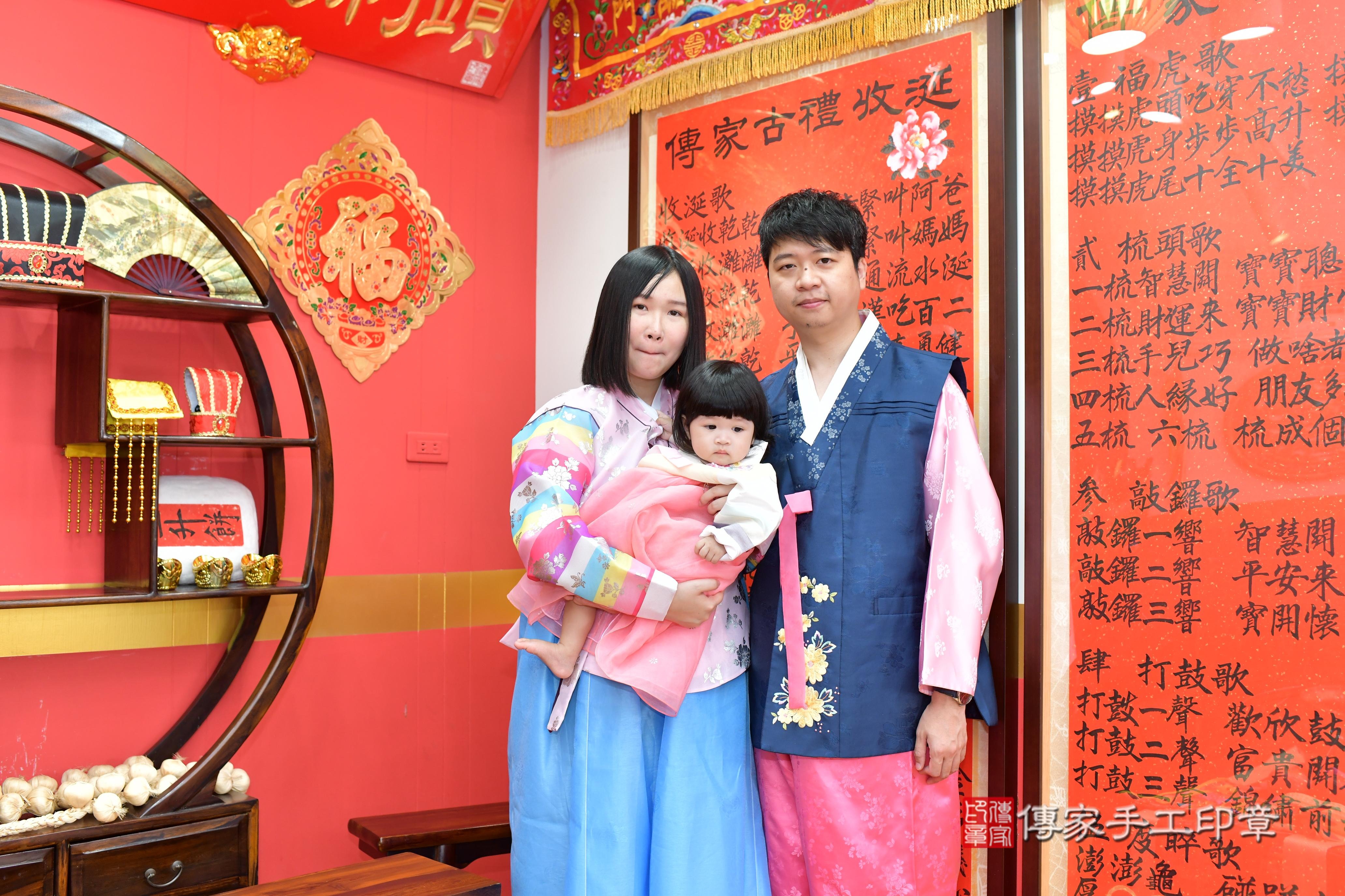 傳家手工印章桃園店、抓周、度脺、美式風會場、傳家嬰兒古禮、吉祥話、抓周道具物品24種、拍照。抓周證書。寶寶抓周、滿周歲、生日快樂、祝福
