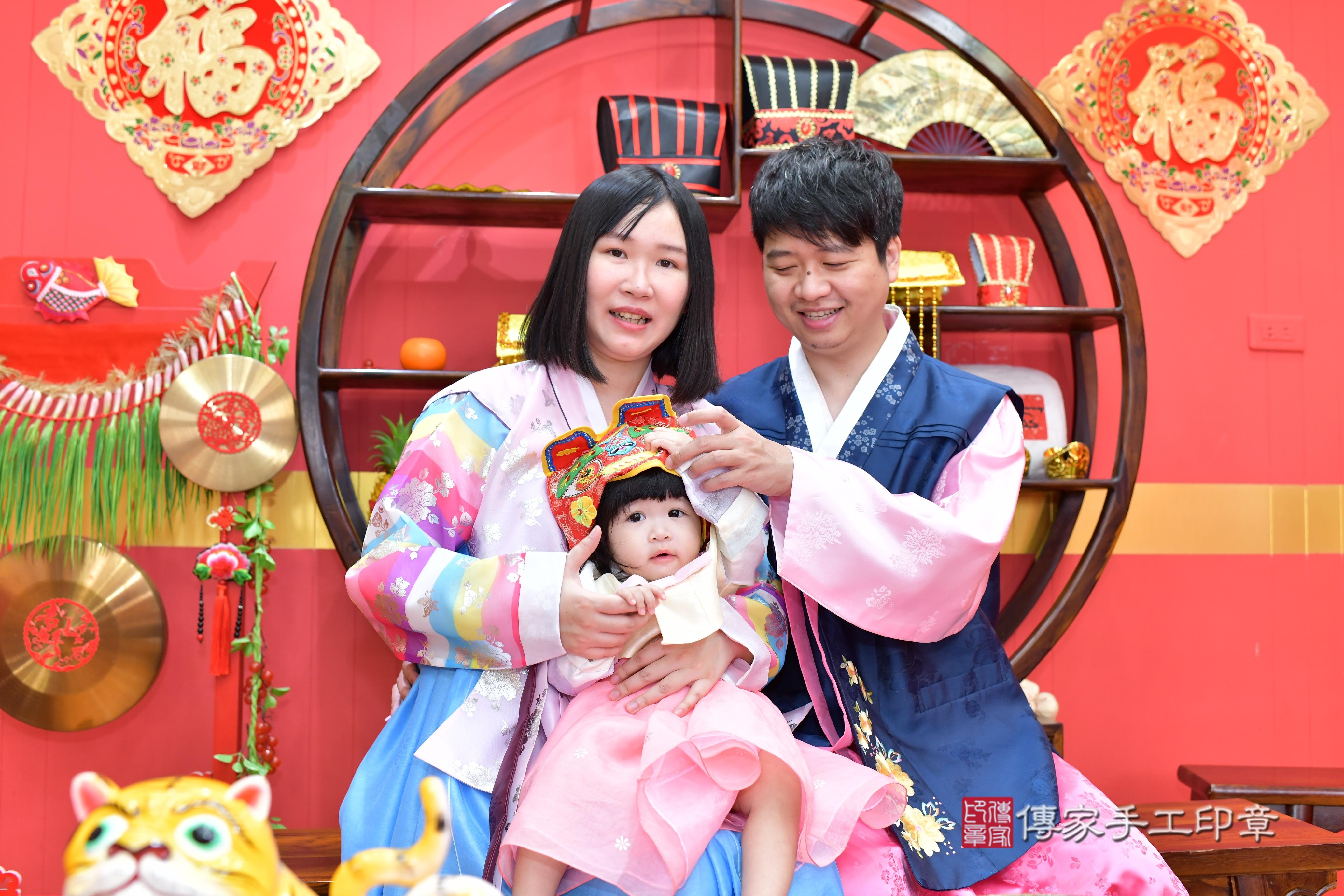 傳家手工印章桃園店、抓周、度脺、美式風會場、傳家嬰兒古禮、吉祥話、抓周道具物品24種、拍照。抓周證書。寶寶抓周、滿周歲、生日快樂、祝福