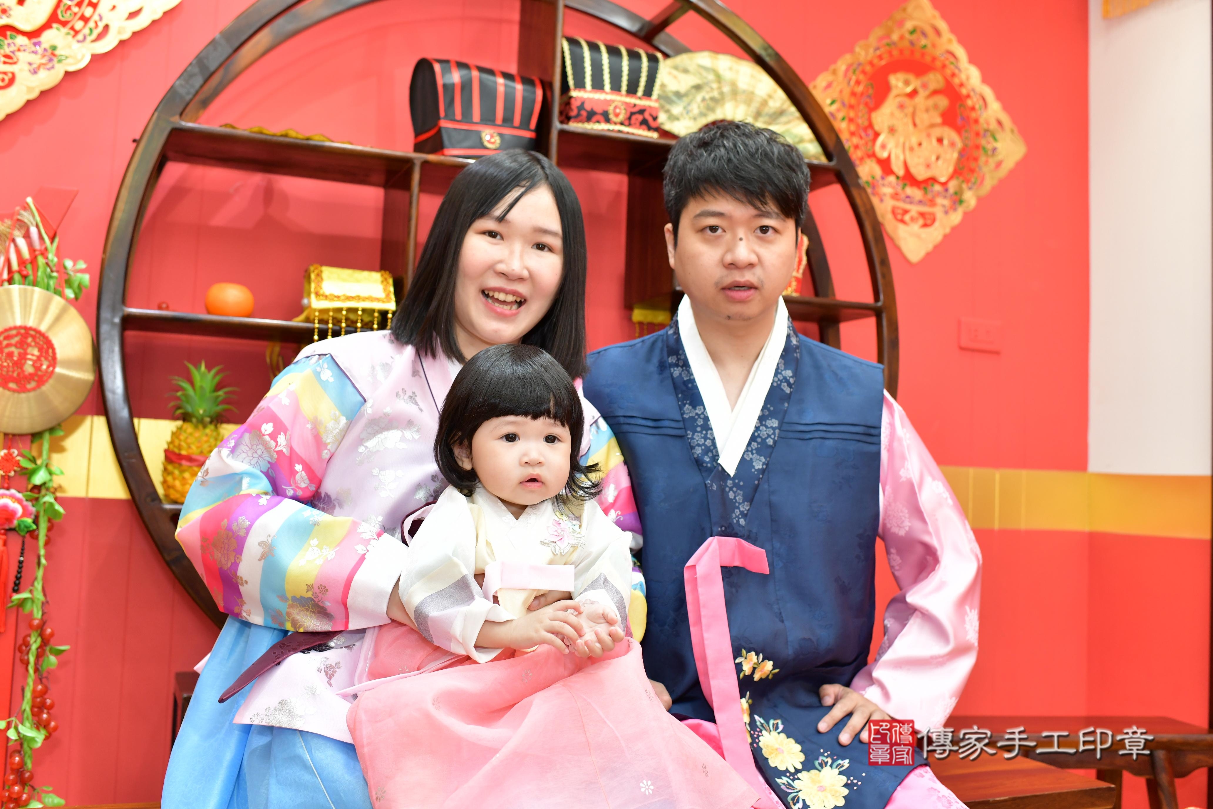 傳家手工印章桃園店、抓周、度脺、美式風會場、傳家嬰兒古禮、吉祥話、抓周道具物品24種、拍照。抓周證書。寶寶抓周、滿周歲、生日快樂、祝福
