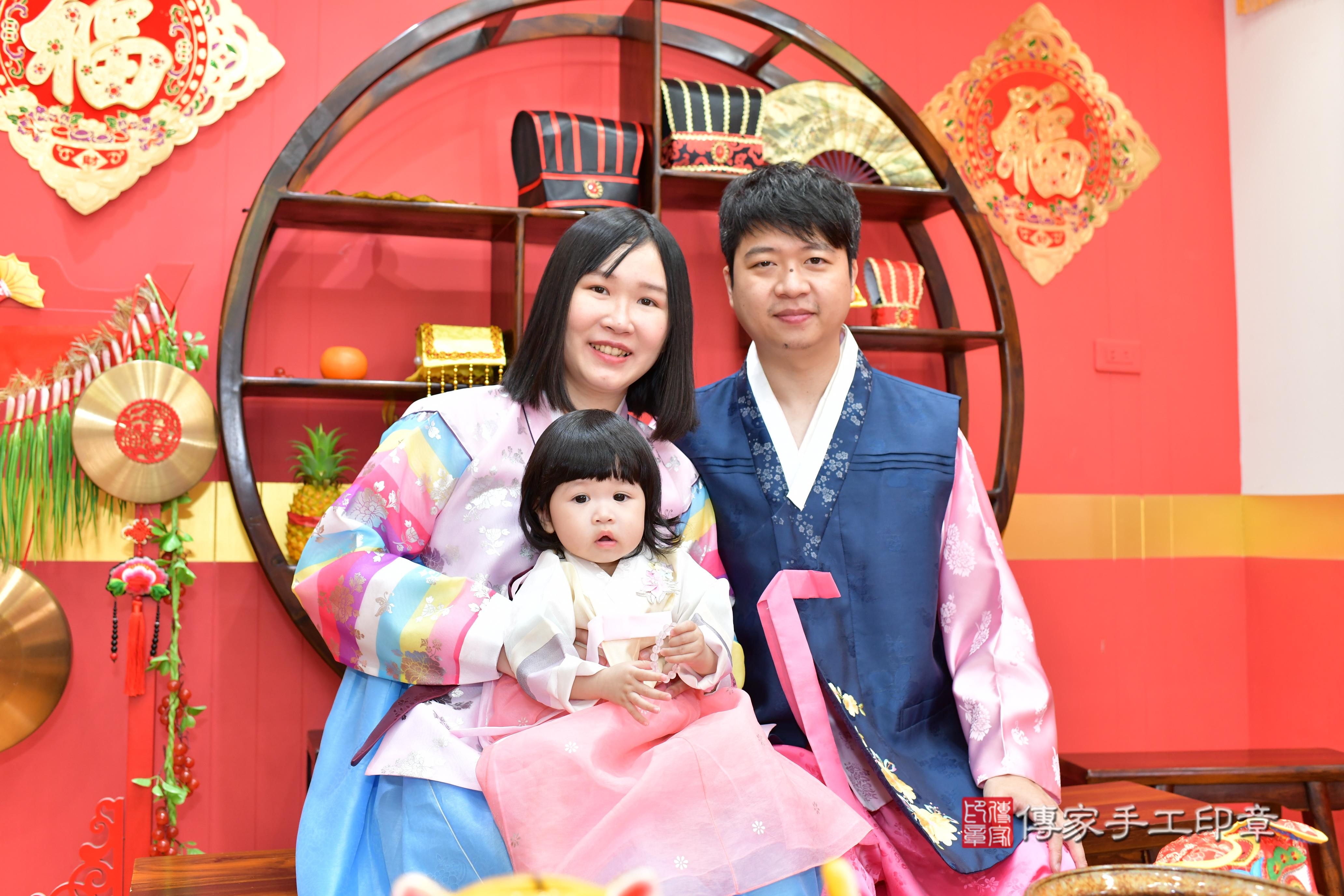 傳家手工印章桃園店、抓周、度脺、美式風會場、傳家嬰兒古禮、吉祥話、抓周道具物品24種、拍照。抓周證書。寶寶抓周、滿周歲、生日快樂、祝福