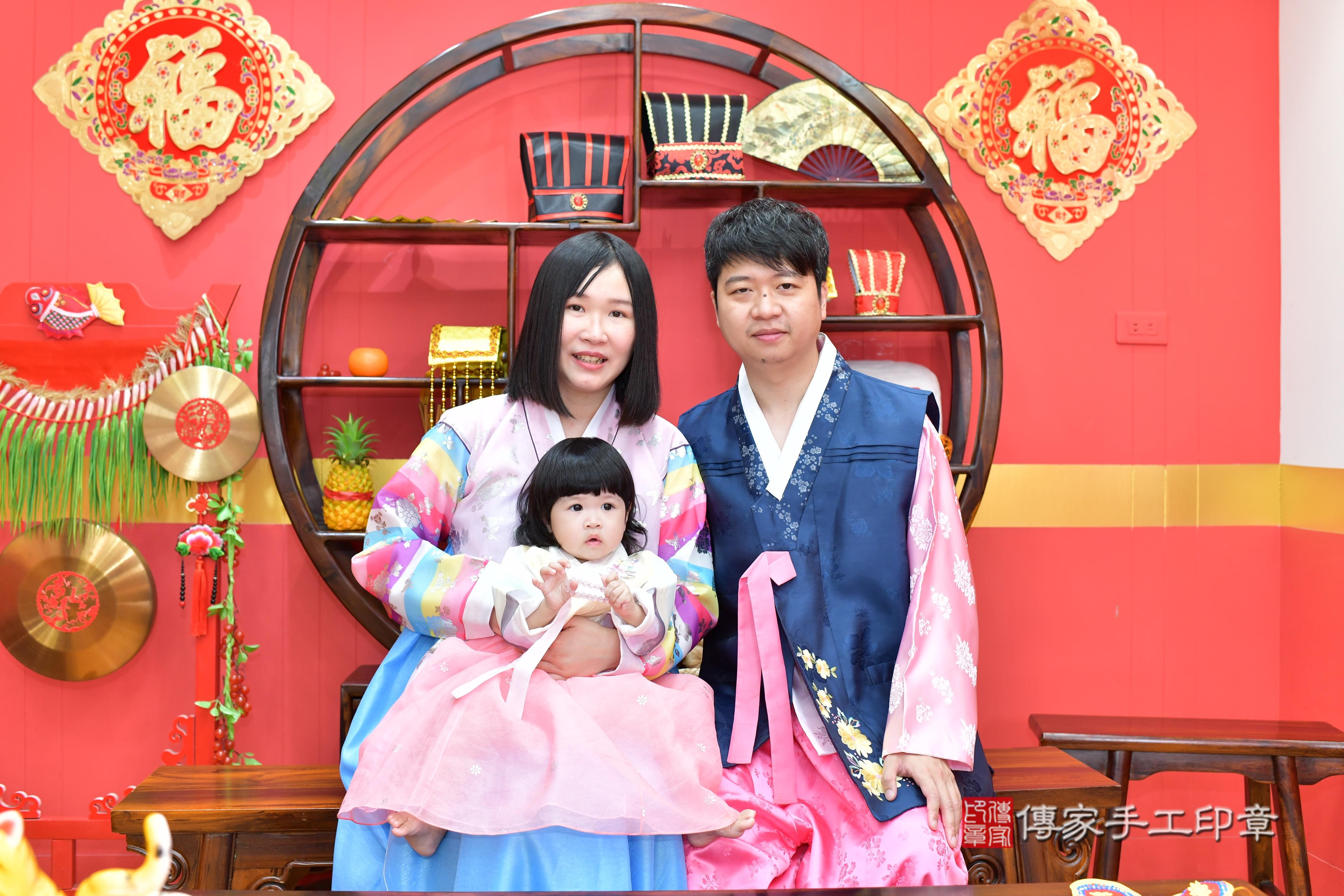 傳家手工印章桃園店、抓周、度脺、美式風會場、傳家嬰兒古禮、吉祥話、抓周道具物品24種、拍照。抓周證書。寶寶抓周、滿周歲、生日快樂、祝福