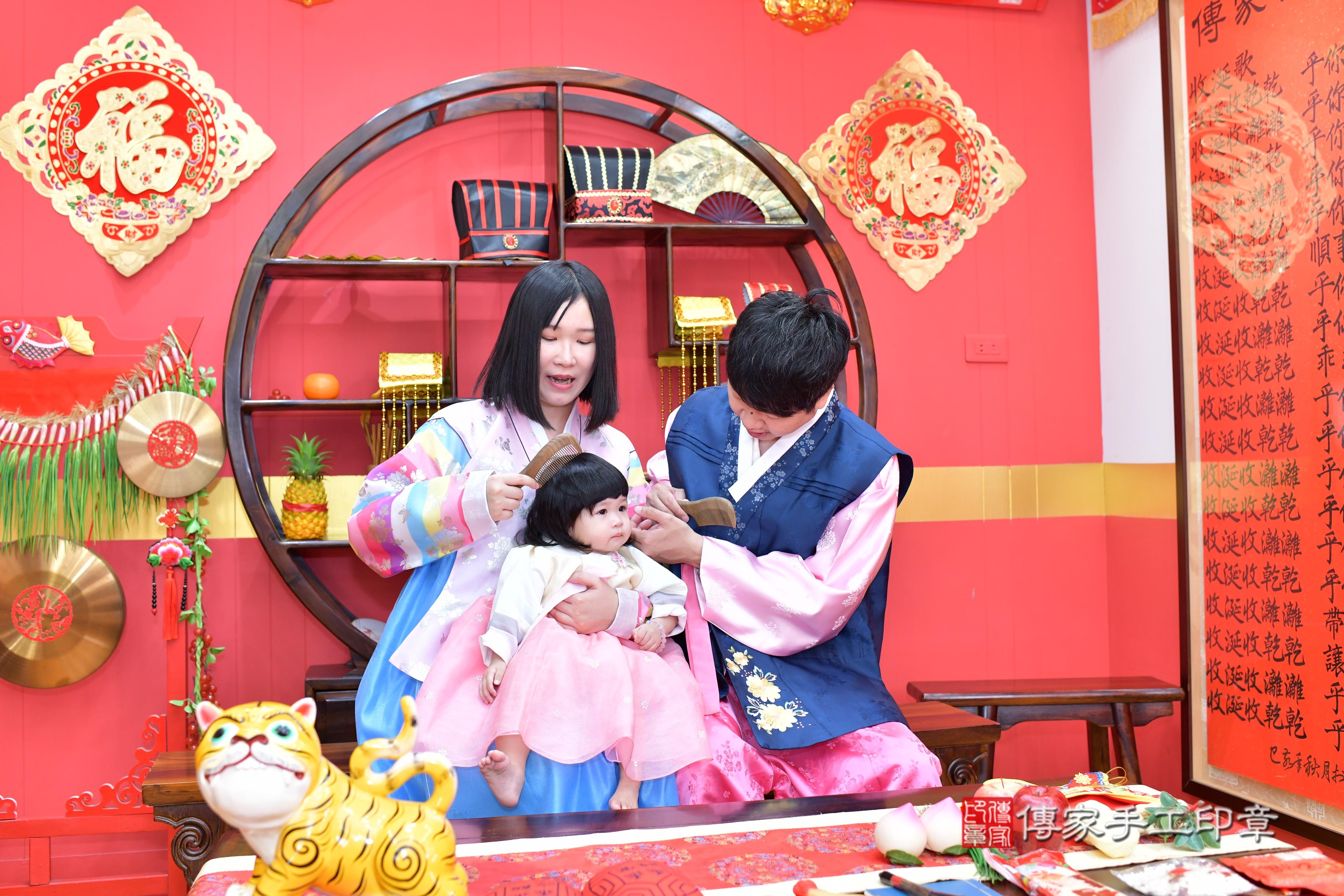 傳家手工印章桃園店、抓周、度脺、美式風會場、傳家嬰兒古禮、吉祥話、抓周道具物品24種、拍照。抓周證書。寶寶抓周、滿周歲、生日快樂、祝福