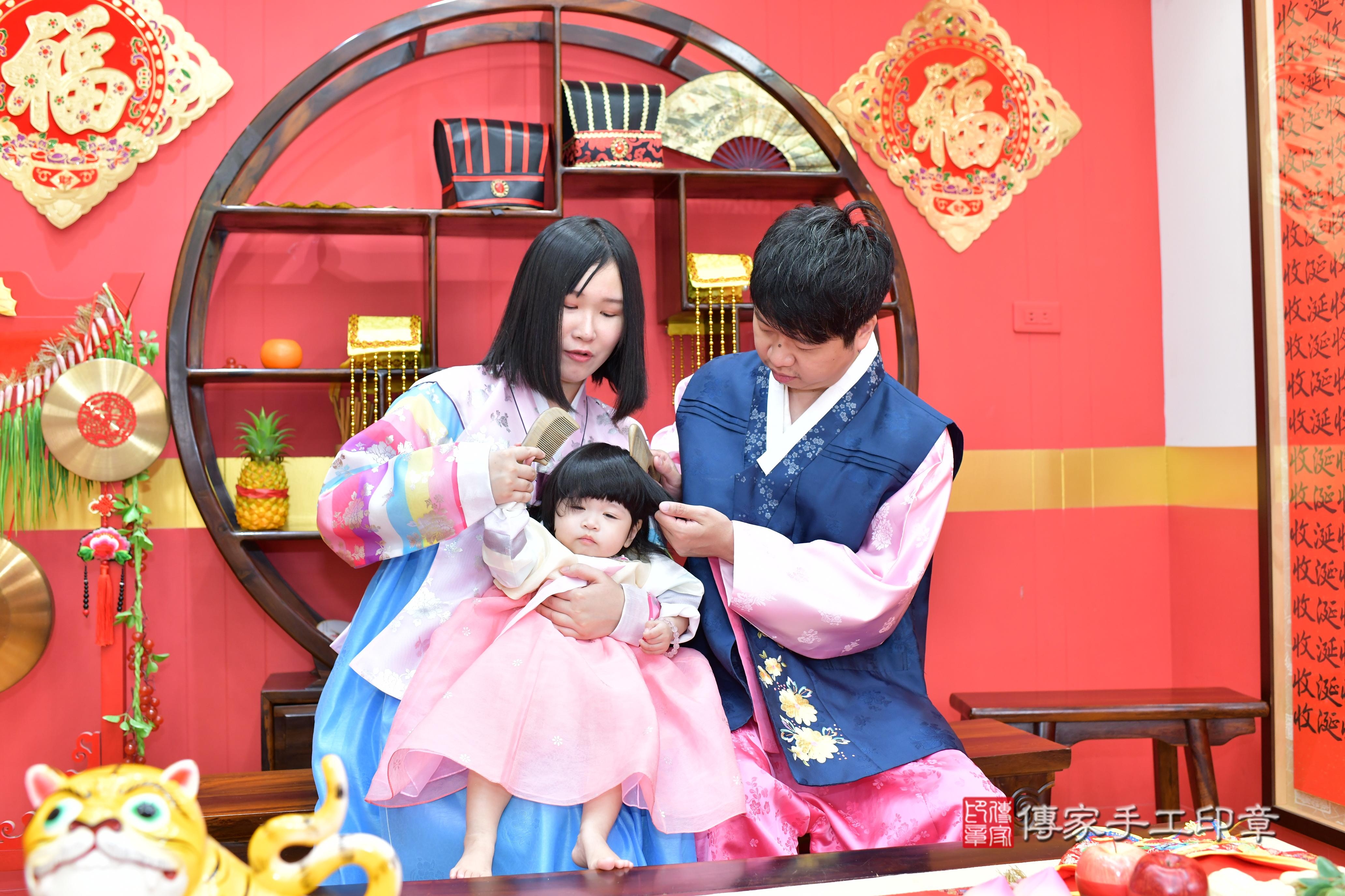 傳家手工印章桃園店、抓周、度脺、美式風會場、傳家嬰兒古禮、吉祥話、抓周道具物品24種、拍照。抓周證書。寶寶抓周、滿周歲、生日快樂、祝福