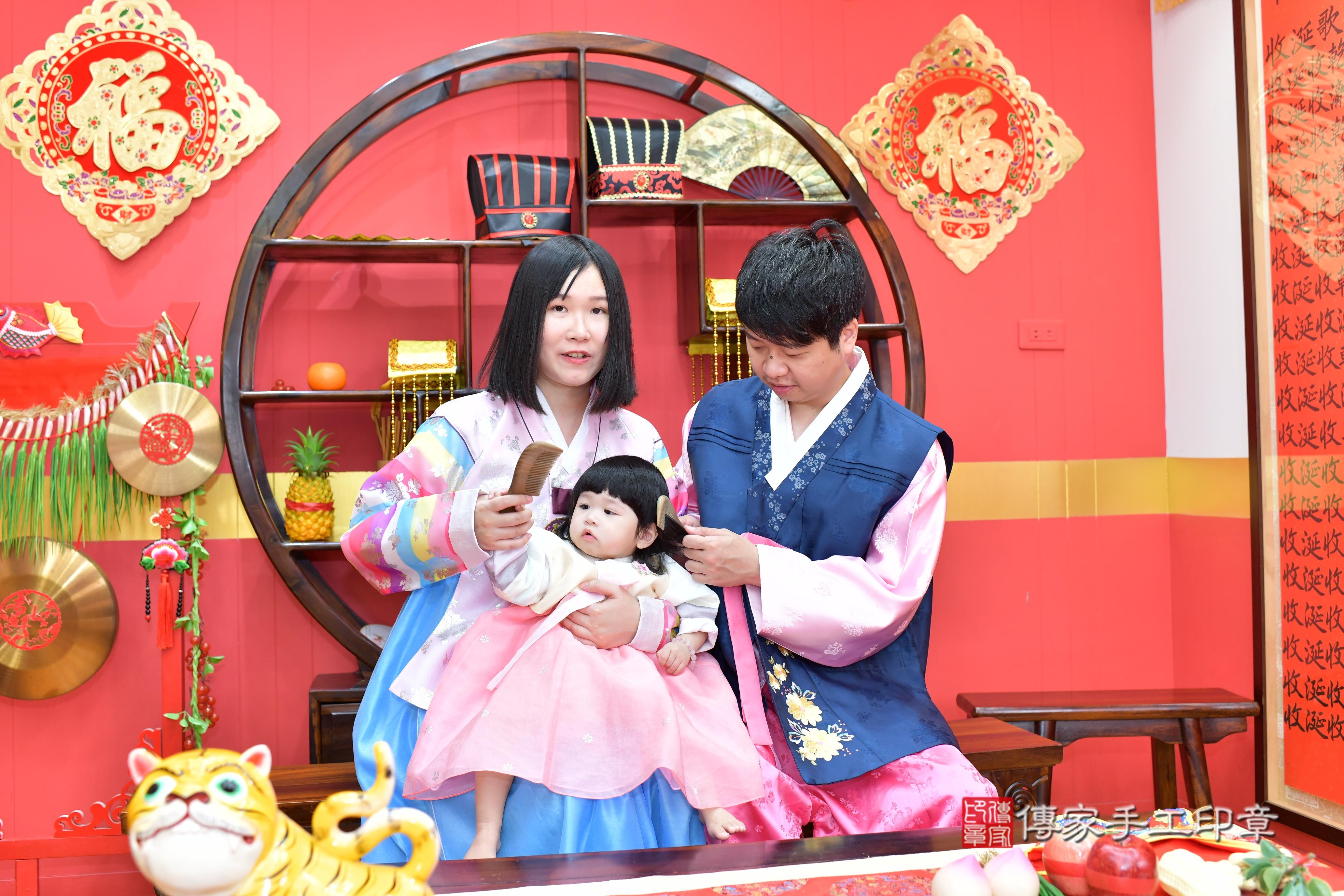 傳家手工印章桃園店、抓周、度脺、美式風會場、傳家嬰兒古禮、吉祥話、抓周道具物品24種、拍照。抓周證書。寶寶抓周、滿周歲、生日快樂、祝福