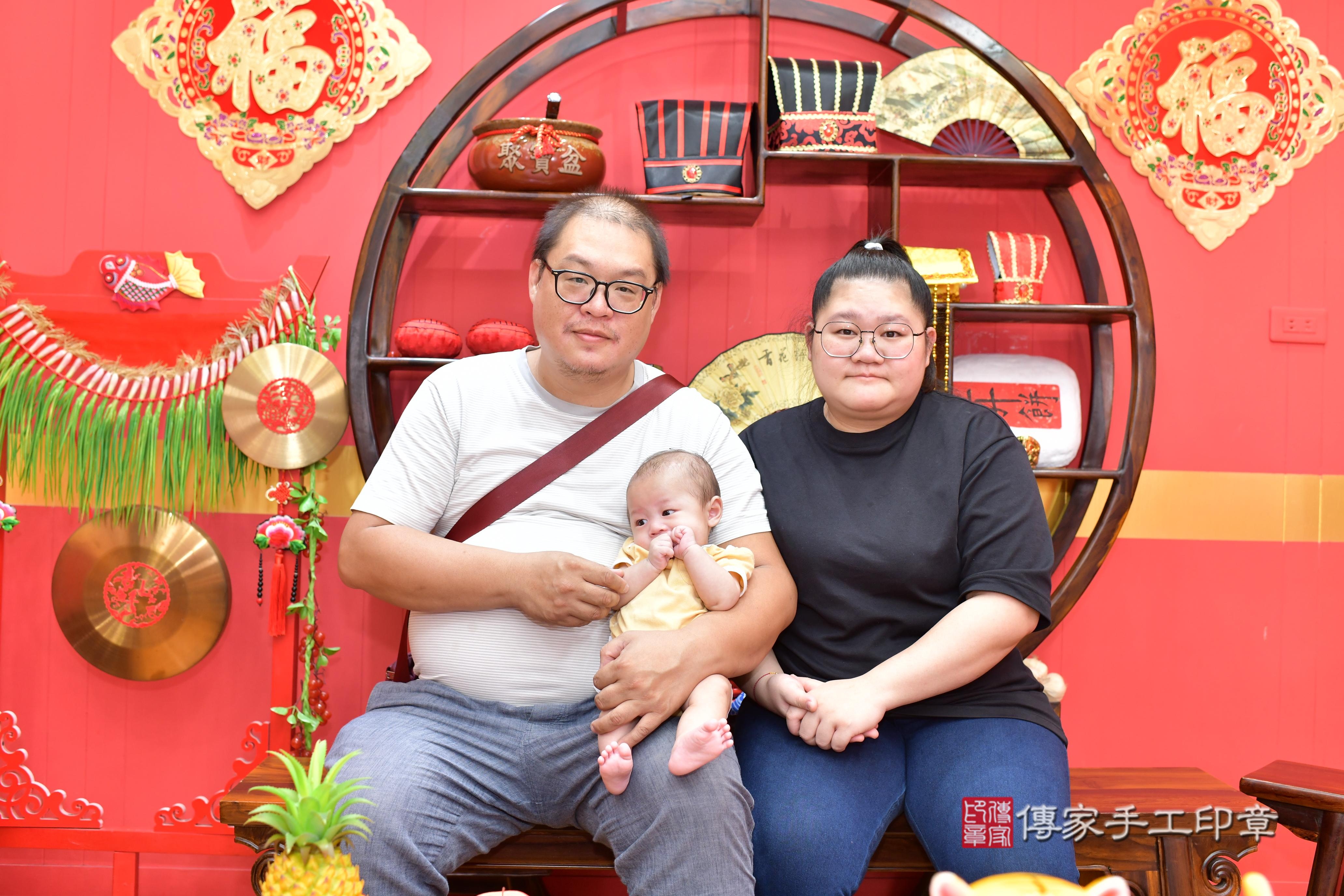 傳家手工印章桃園店、抓周、度脺、美式風會場、傳家嬰兒古禮、吉祥話、抓周道具物品24種、拍照。抓周證書。寶寶抓周、滿周歲、生日快樂、祝福