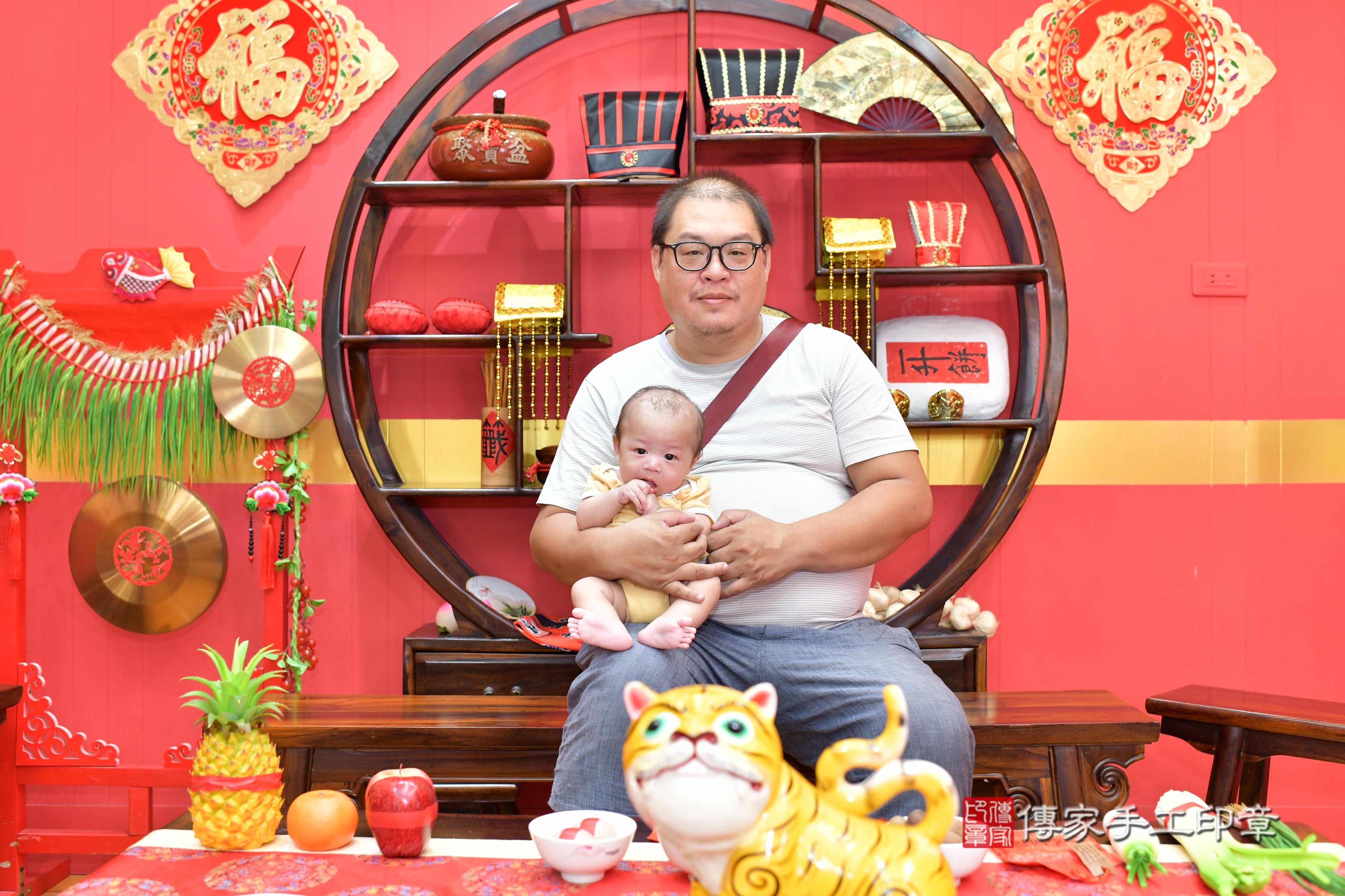 傳家手工印章桃園店、抓周、度脺、美式風會場、傳家嬰兒古禮、吉祥話、抓周道具物品24種、拍照。抓周證書。寶寶抓周、滿周歲、生日快樂、祝福