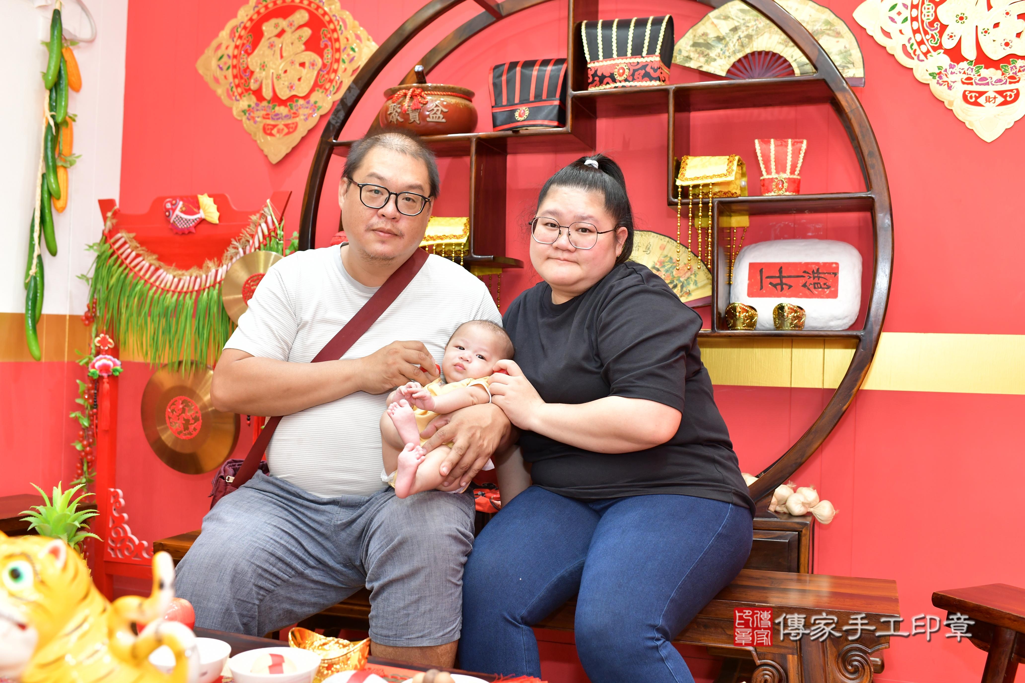 傳家手工印章桃園店、抓周、度脺、美式風會場、傳家嬰兒古禮、吉祥話、抓周道具物品24種、拍照。抓周證書。寶寶抓周、滿周歲、生日快樂、祝福