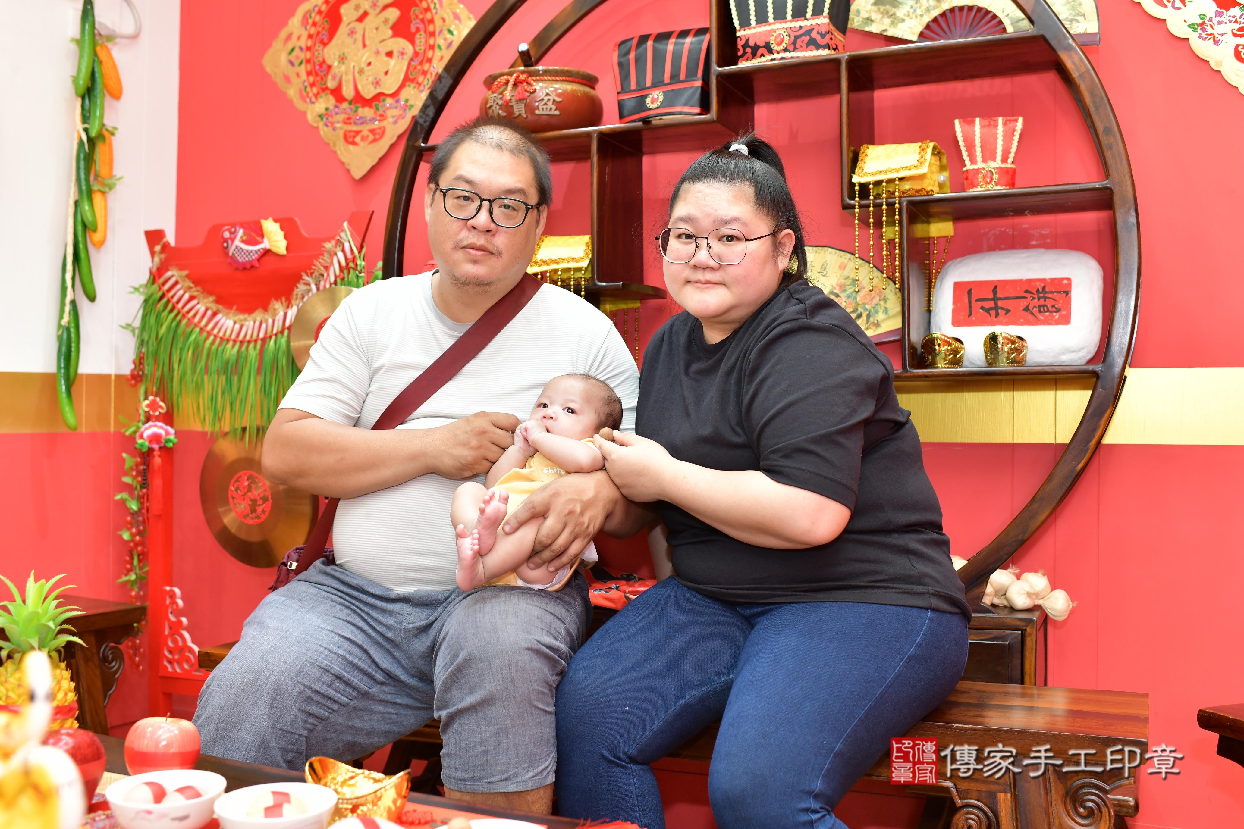 傳家手工印章桃園店、抓周、度脺、美式風會場、傳家嬰兒古禮、吉祥話、抓周道具物品24種、拍照。抓周證書。寶寶抓周、滿周歲、生日快樂、祝福