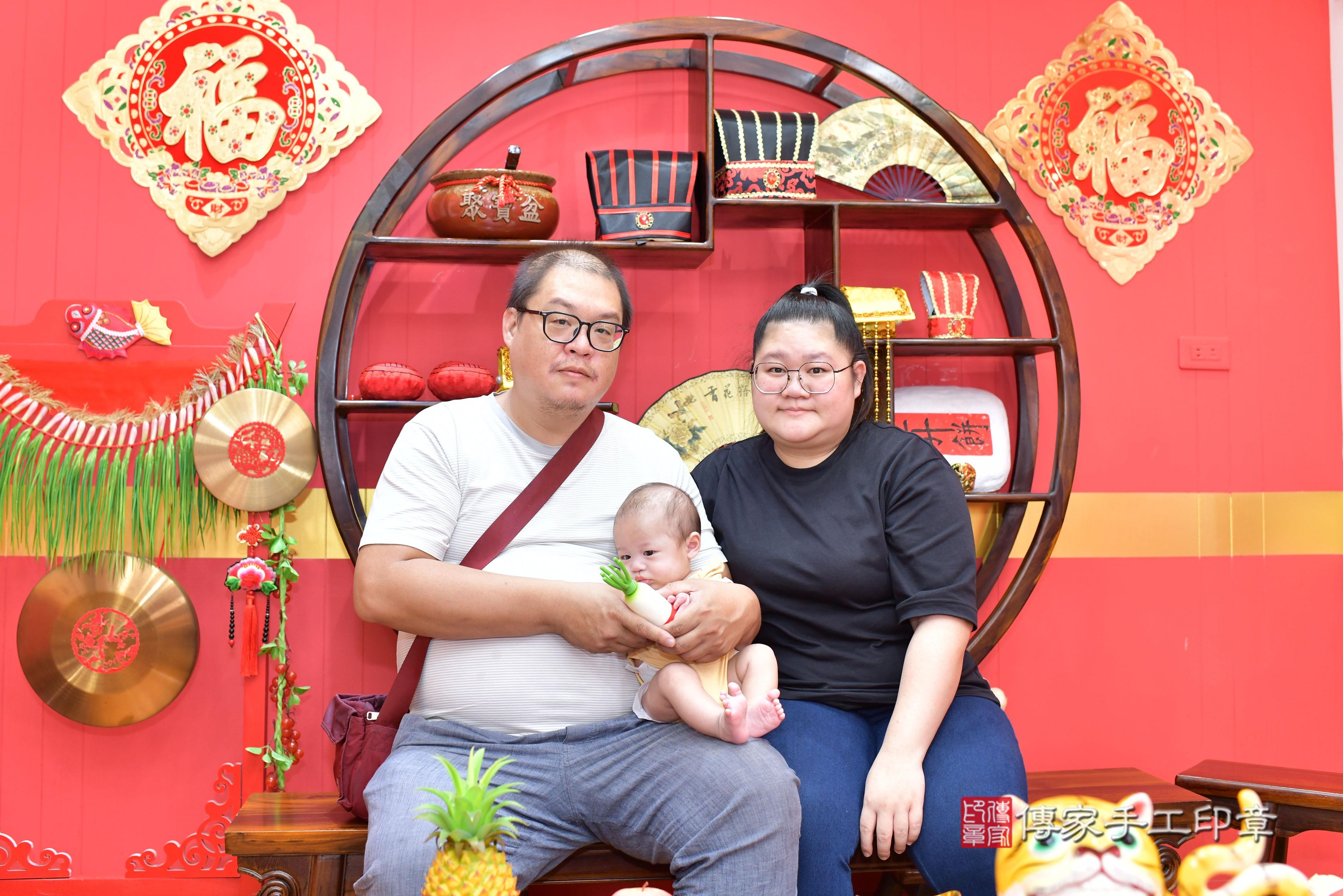 傳家手工印章桃園店、抓周、度脺、美式風會場、傳家嬰兒古禮、吉祥話、抓周道具物品24種、拍照。抓周證書。寶寶抓周、滿周歲、生日快樂、祝福