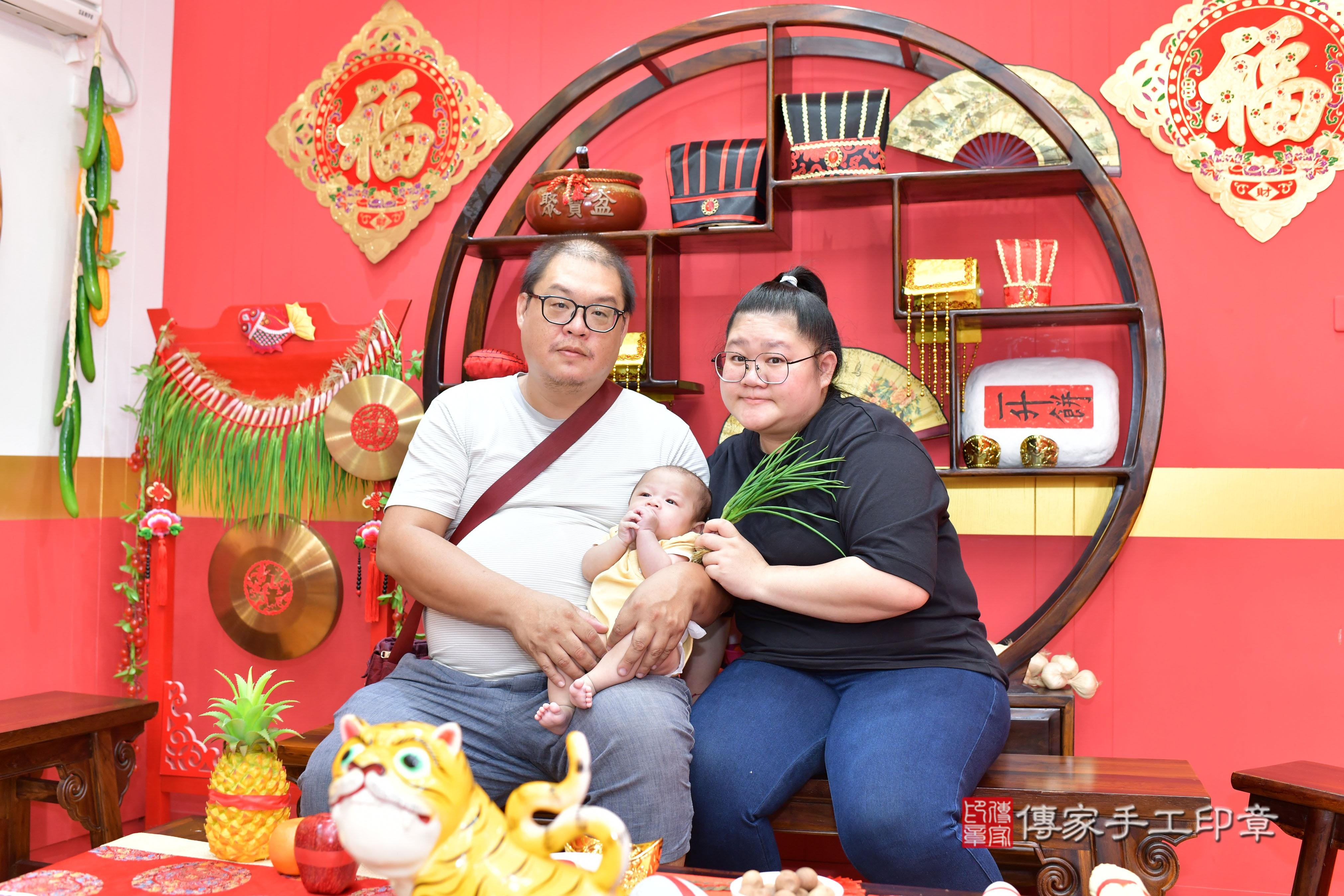 傳家手工印章桃園店、抓周、度脺、美式風會場、傳家嬰兒古禮、吉祥話、抓周道具物品24種、拍照。抓周證書。寶寶抓周、滿周歲、生日快樂、祝福