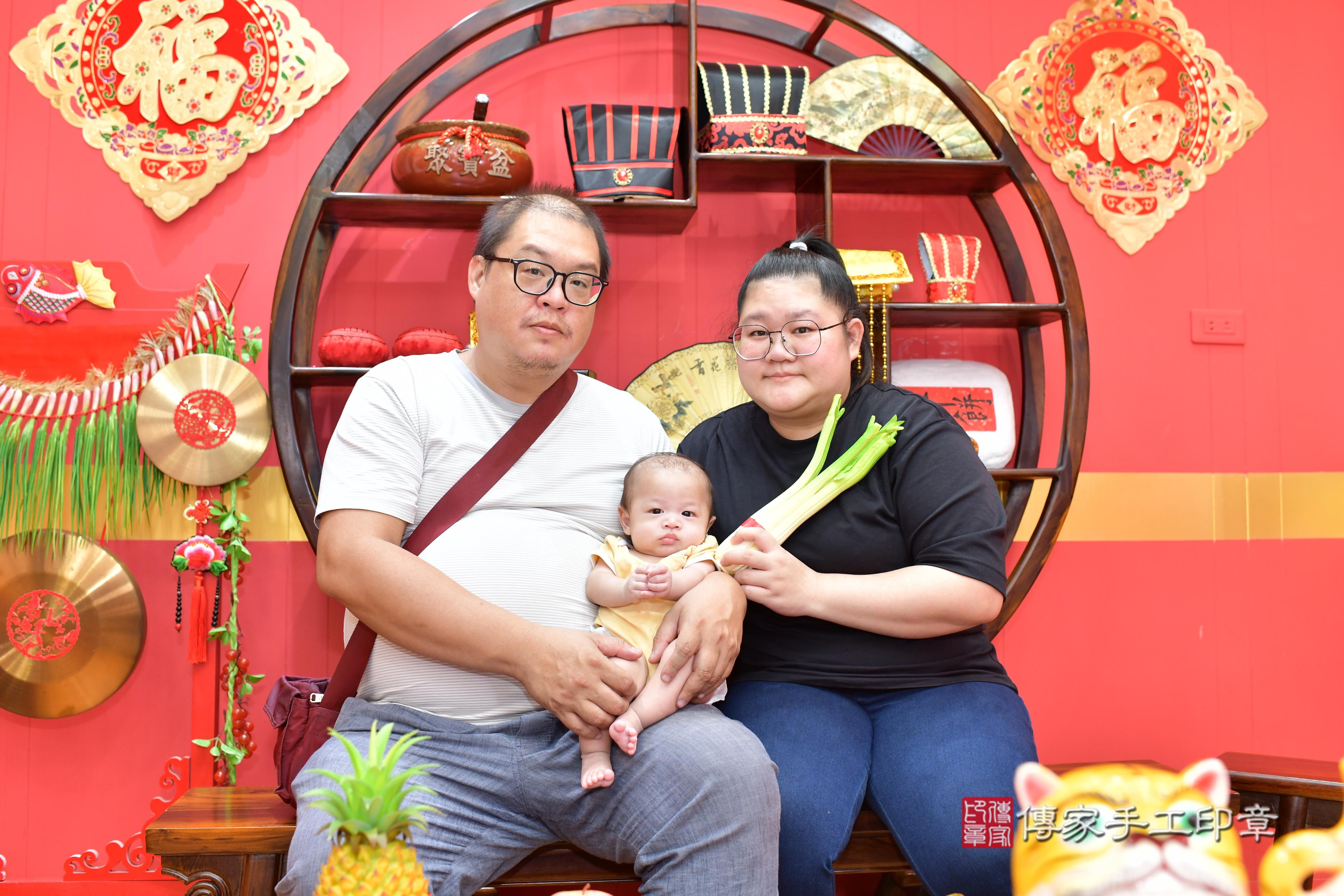 傳家手工印章桃園店、抓周、度脺、美式風會場、傳家嬰兒古禮、吉祥話、抓周道具物品24種、拍照。抓周證書。寶寶抓周、滿周歲、生日快樂、祝福