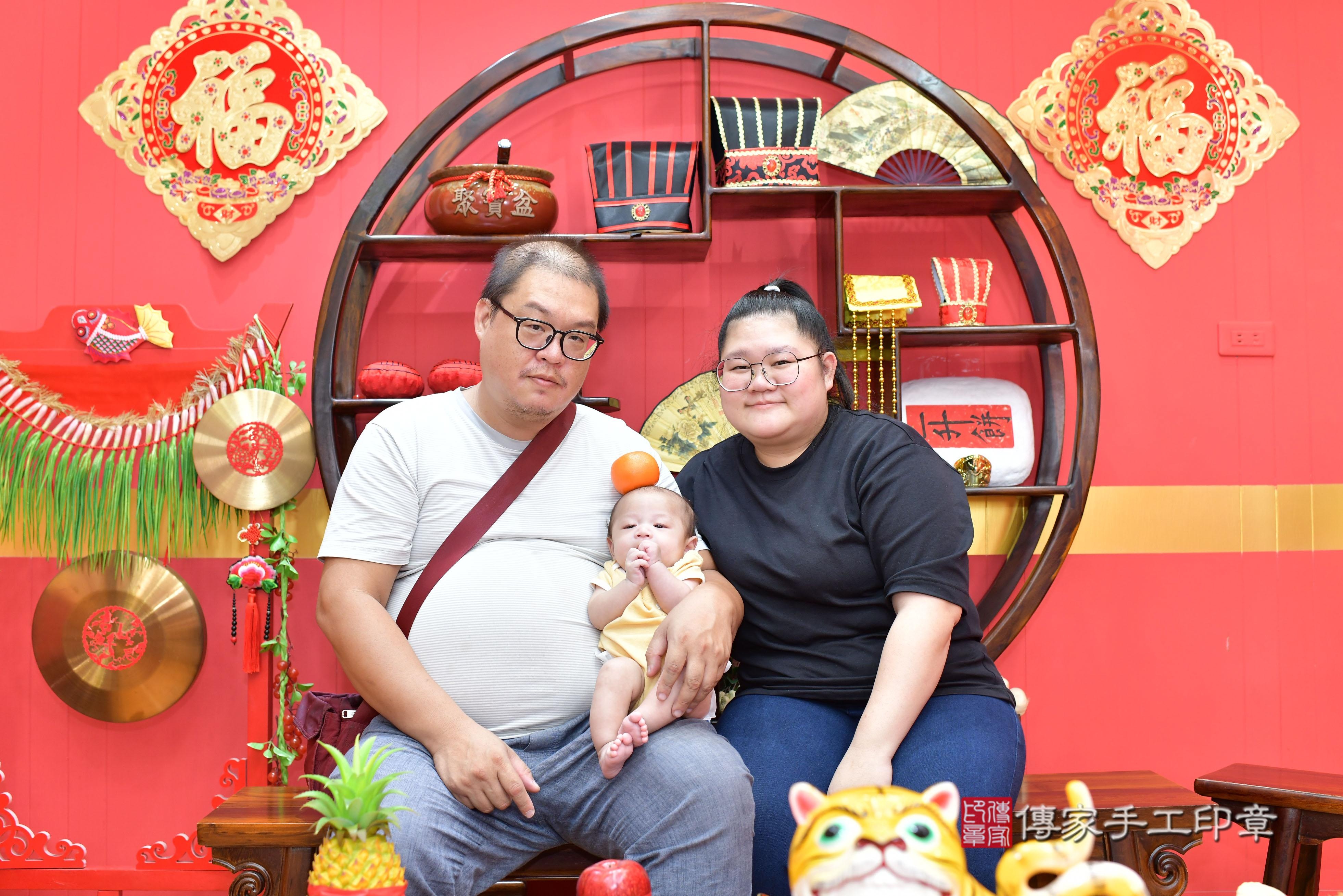 傳家手工印章桃園店、抓周、度脺、美式風會場、傳家嬰兒古禮、吉祥話、抓周道具物品24種、拍照。抓周證書。寶寶抓周、滿周歲、生日快樂、祝福