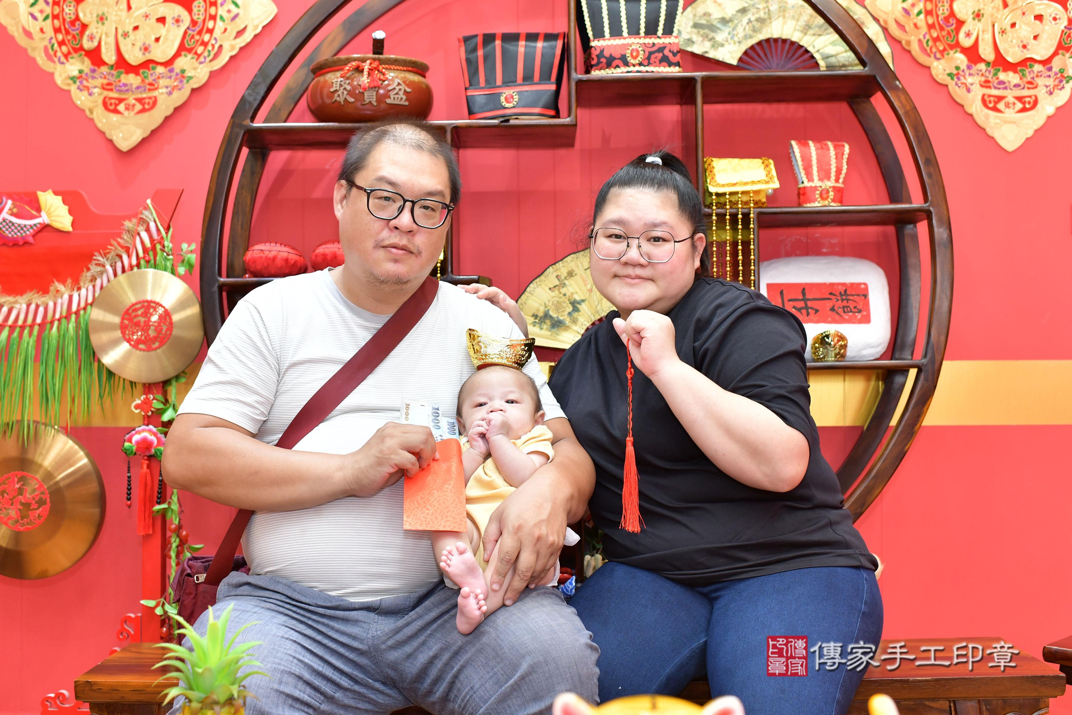 傳家手工印章桃園店、抓周、度脺、美式風會場、傳家嬰兒古禮、吉祥話、抓周道具物品24種、拍照。抓周證書。寶寶抓周、滿周歲、生日快樂、祝福