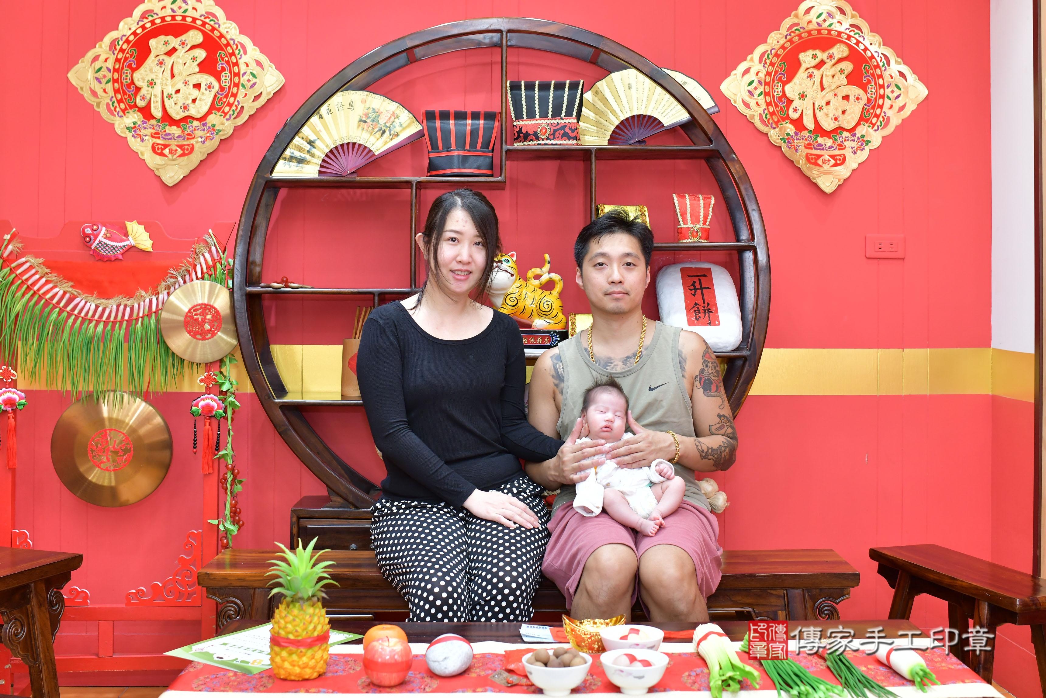 傳家手工印章桃園店、抓周、度脺、美式風會場、傳家嬰兒古禮、吉祥話、抓周道具物品24種、拍照。抓周證書。寶寶抓周、滿周歲、生日快樂、祝福