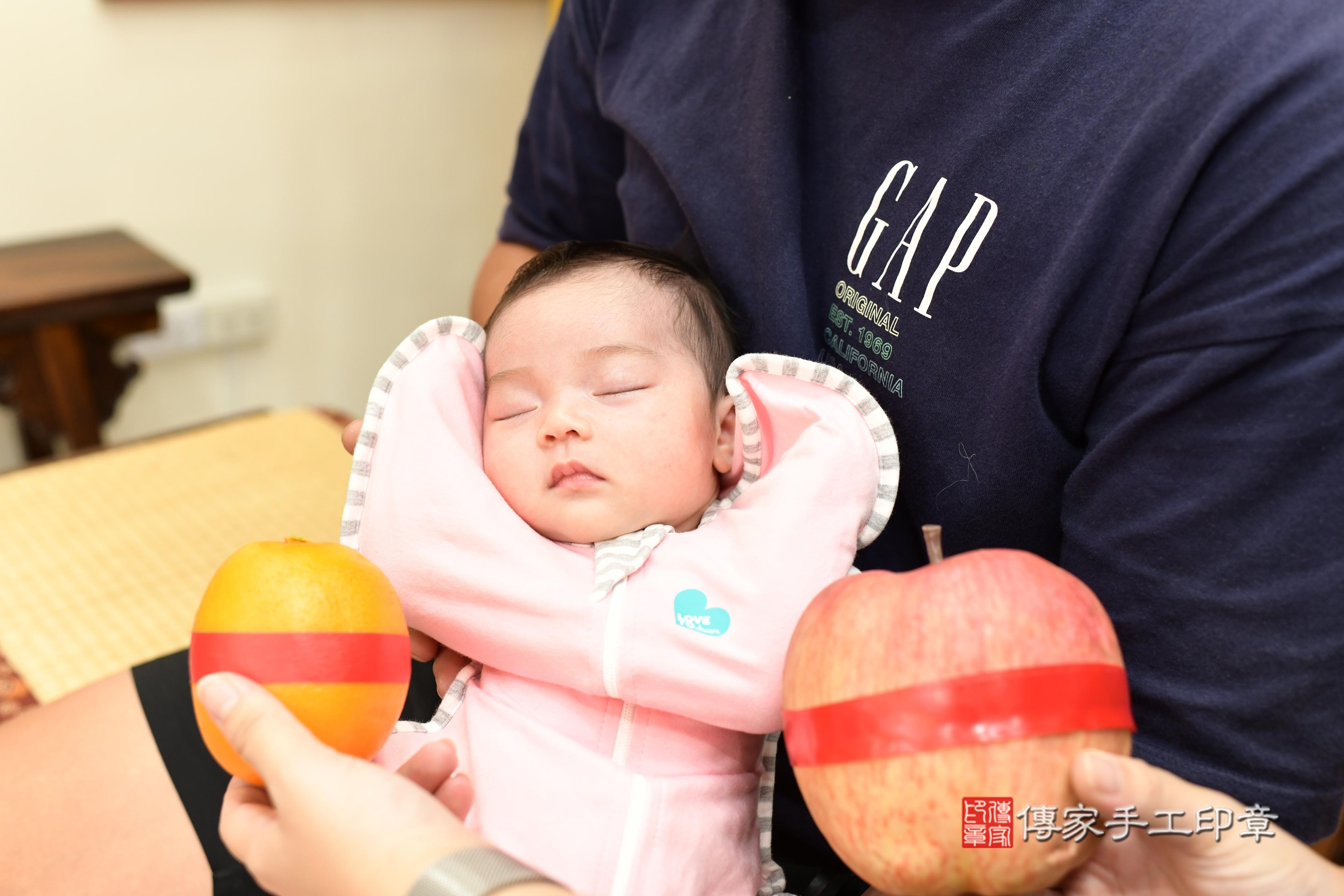 傳家手工印章台南店、剃頭、中國風會場、傳家嬰兒古禮、吉祥話、抓周道具物品24種、拍照。抓周證書。寶寶抓周、滿周歲、生日快樂、祝福