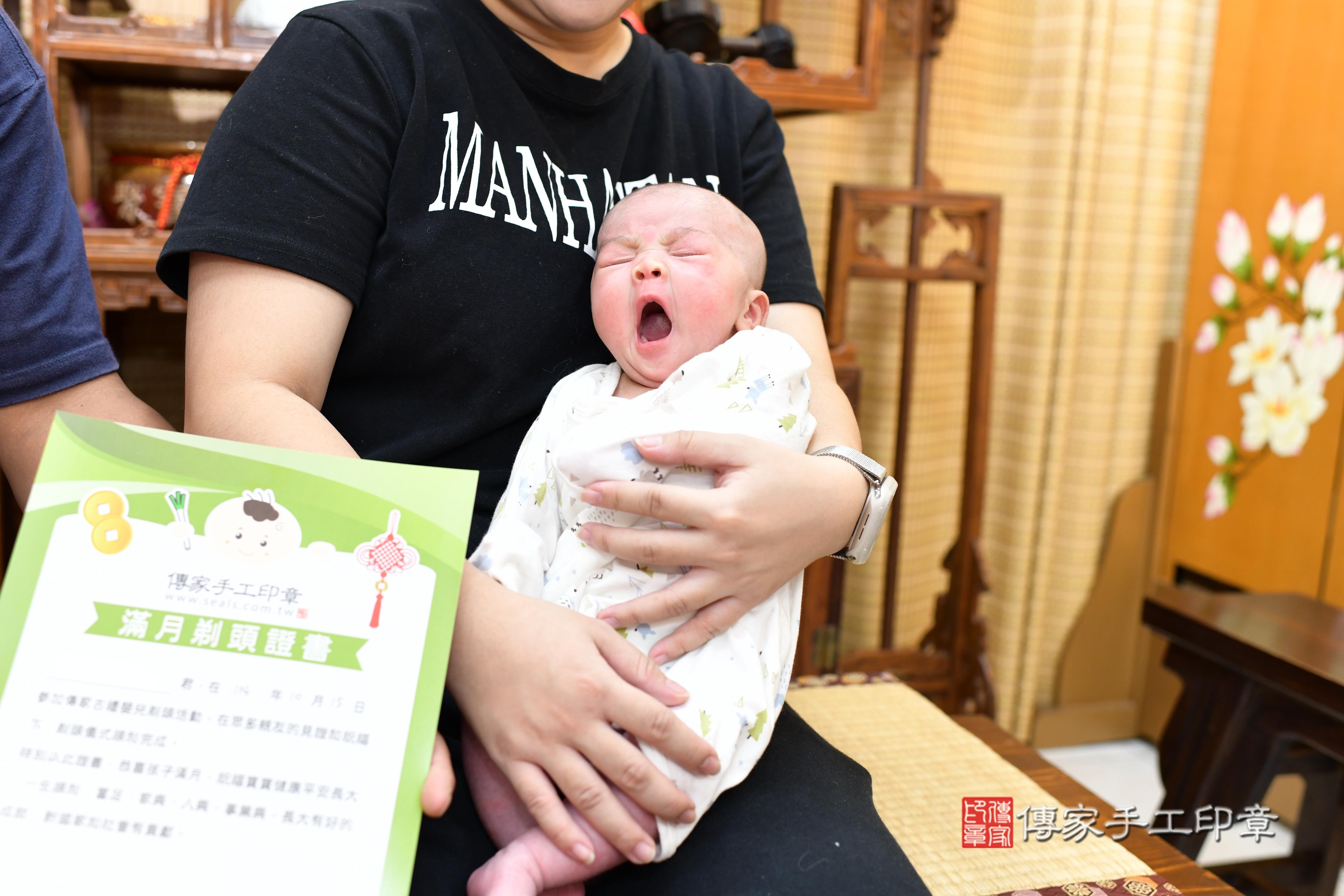傳家手工印章台南店、剃頭、中國風會場、傳家嬰兒古禮、吉祥話、抓周道具物品24種、拍照。抓周證書。寶寶抓周、滿周歲、生日快樂、祝福