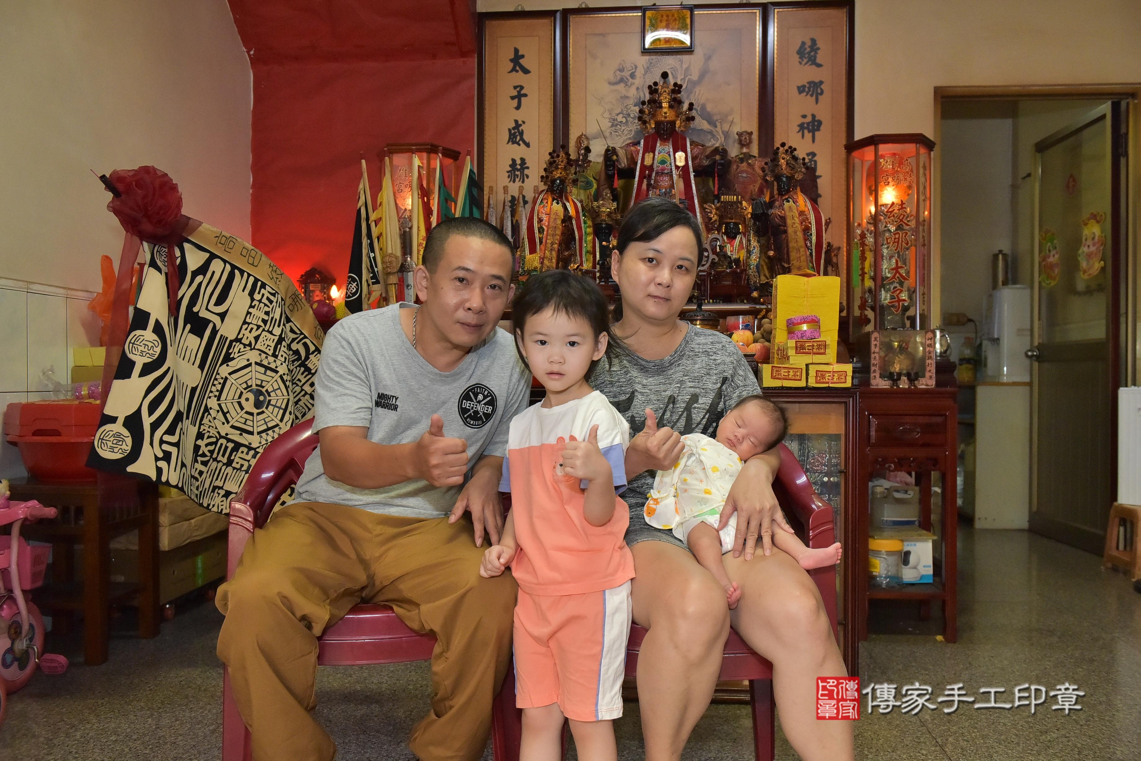 傳家手工印章高雄店、抓周、度脺、中國風會場、傳家嬰兒古禮、吉祥話、抓周道具物品24種、拍照。抓周證書。寶寶抓周、滿周歲、生日快樂、祝福
