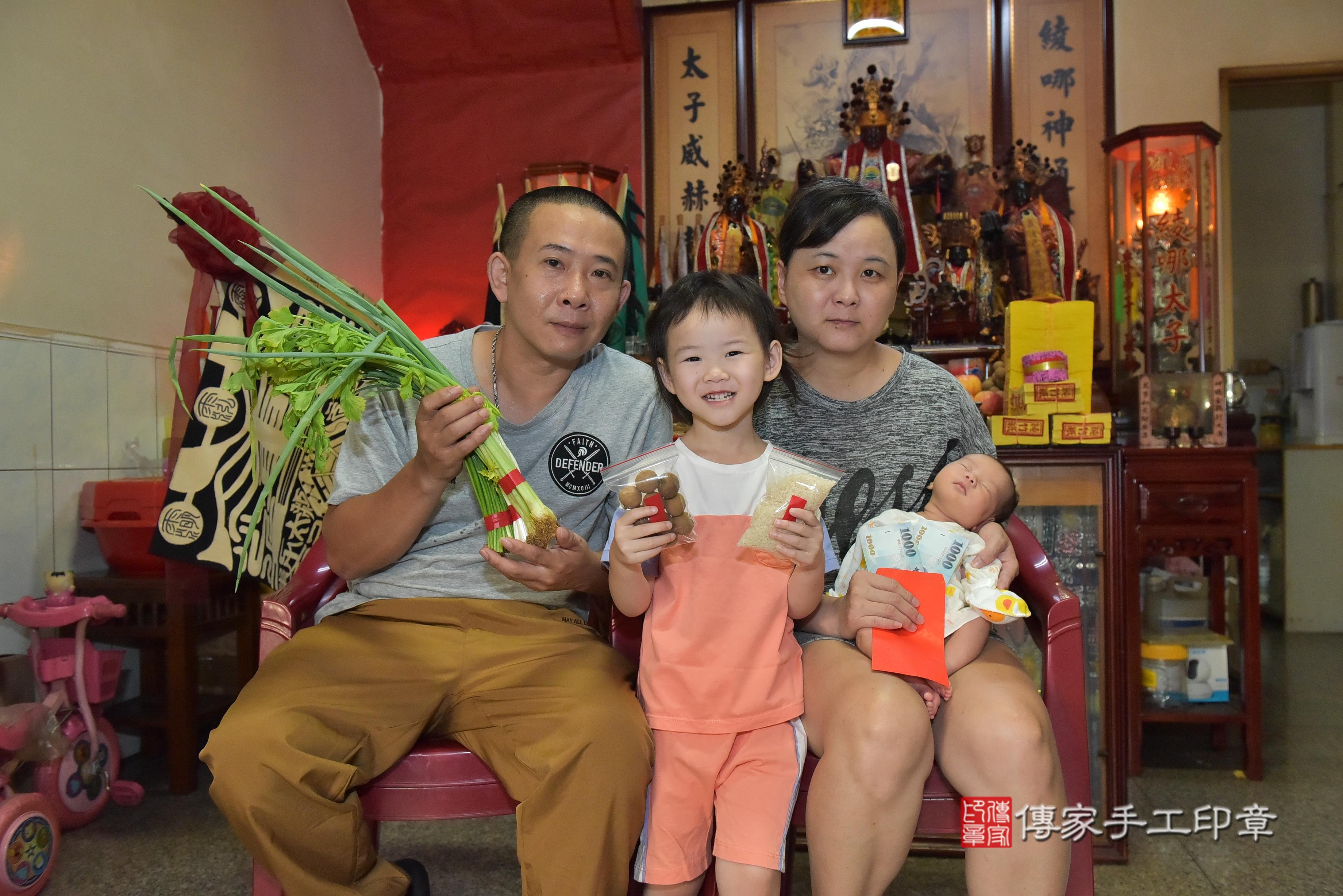 傳家手工印章高雄店、抓周、度脺、中國風會場、傳家嬰兒古禮、吉祥話、抓周道具物品24種、拍照。抓周證書。寶寶抓周、滿周歲、生日快樂、祝福