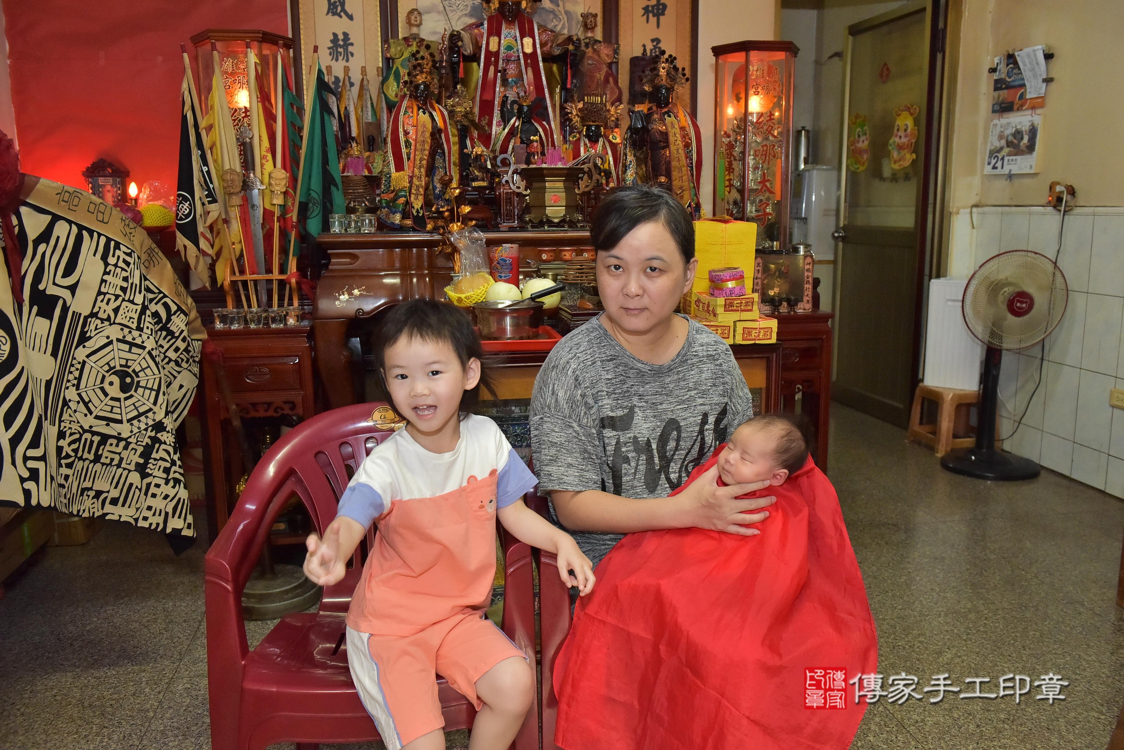 傳家手工印章高雄店、抓周、度脺、中國風會場、傳家嬰兒古禮、吉祥話、抓周道具物品24種、拍照。抓周證書。寶寶抓周、滿周歲、生日快樂、祝福