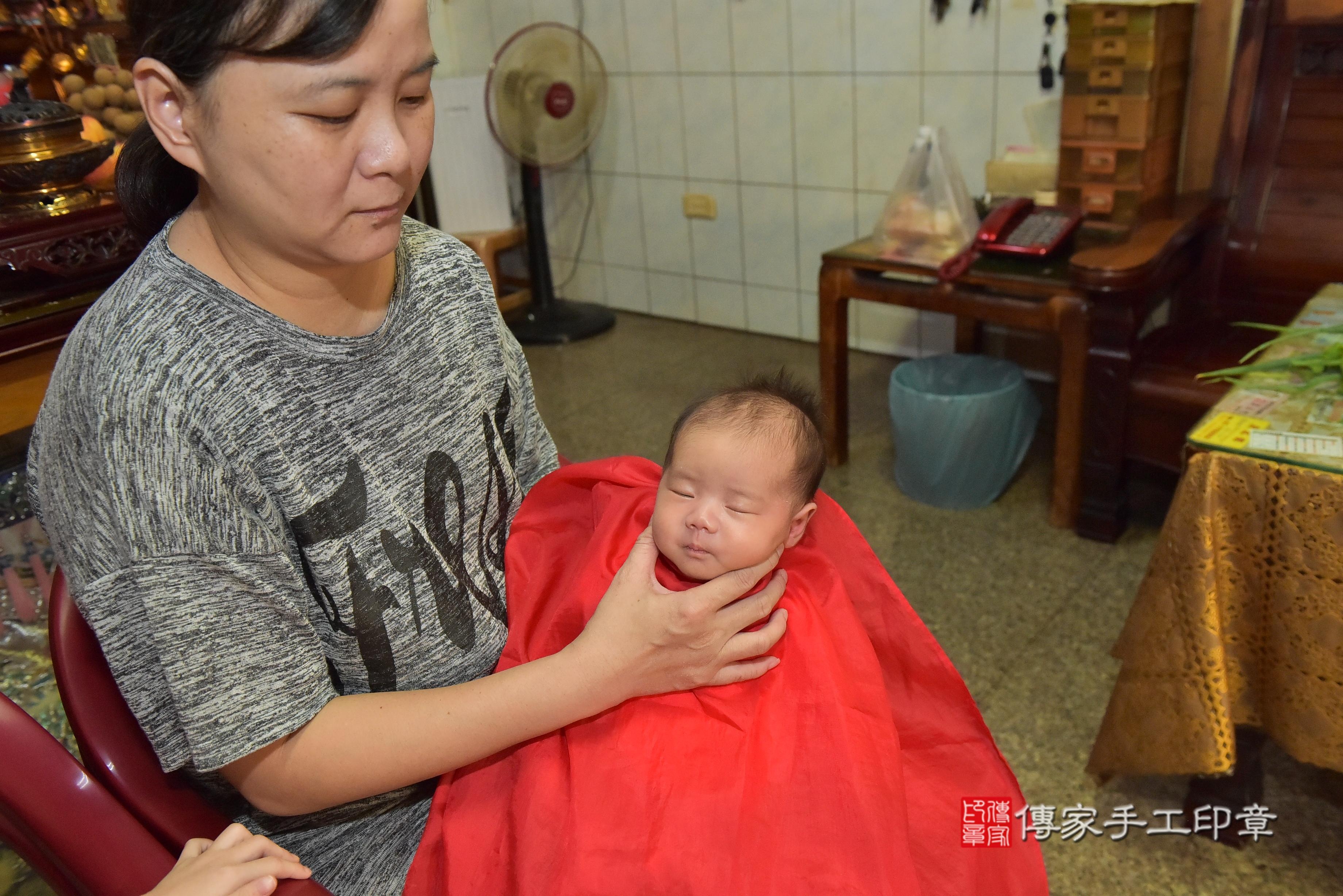 傳家手工印章高雄店、抓周、度脺、中國風會場、傳家嬰兒古禮、吉祥話、抓周道具物品24種、拍照。抓周證書。寶寶抓周、滿周歲、生日快樂、祝福