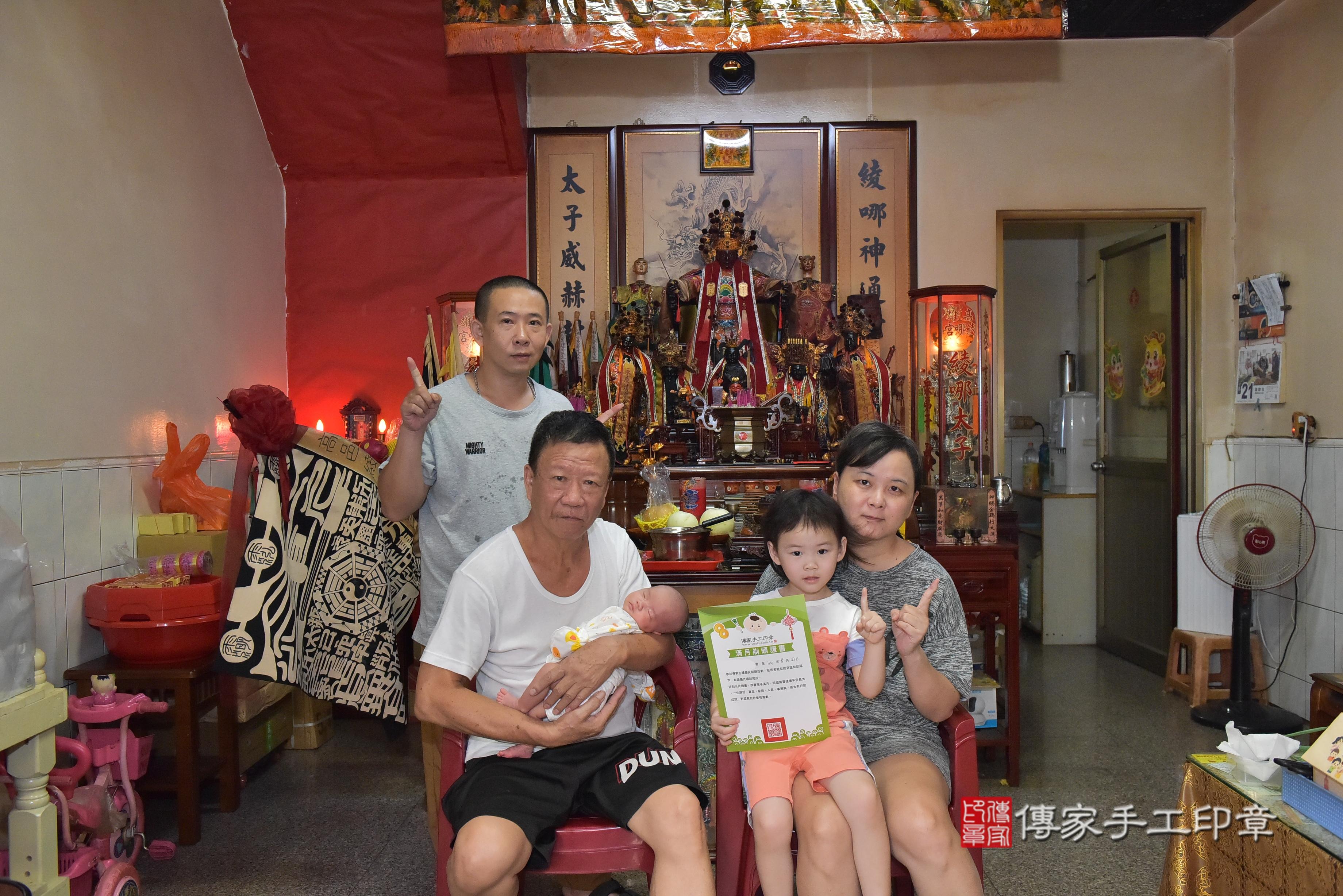 傳家手工印章高雄店、抓周、度脺、中國風會場、傳家嬰兒古禮、吉祥話、抓周道具物品24種、拍照。抓周證書。寶寶抓周、滿周歲、生日快樂、祝福