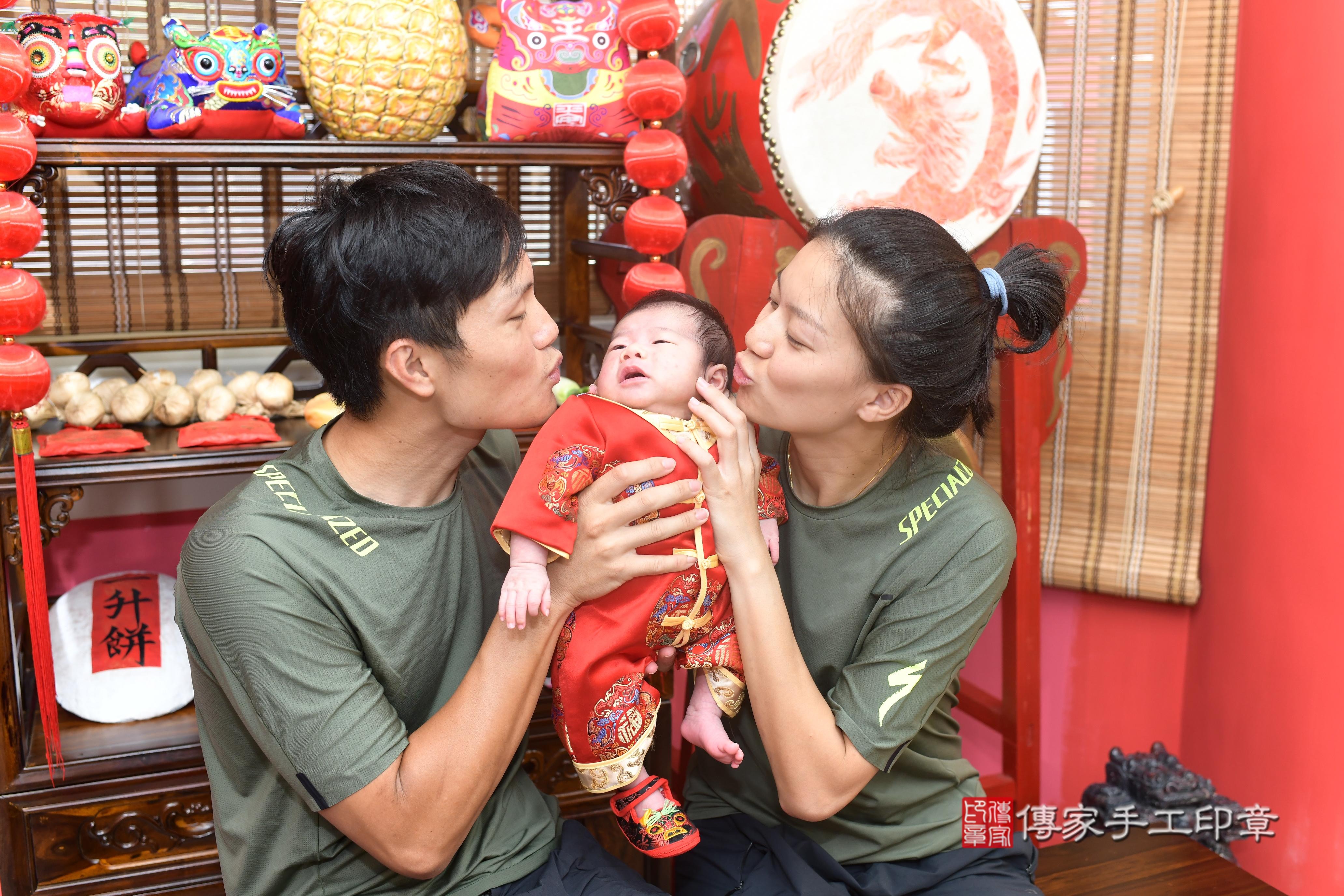 傳家手工印章高雄店、抓周、度脺、中國風會場、傳家嬰兒古禮、吉祥話、抓周道具物品24種、拍照。抓周證書。寶寶抓周、滿周歲、生日快樂、祝福