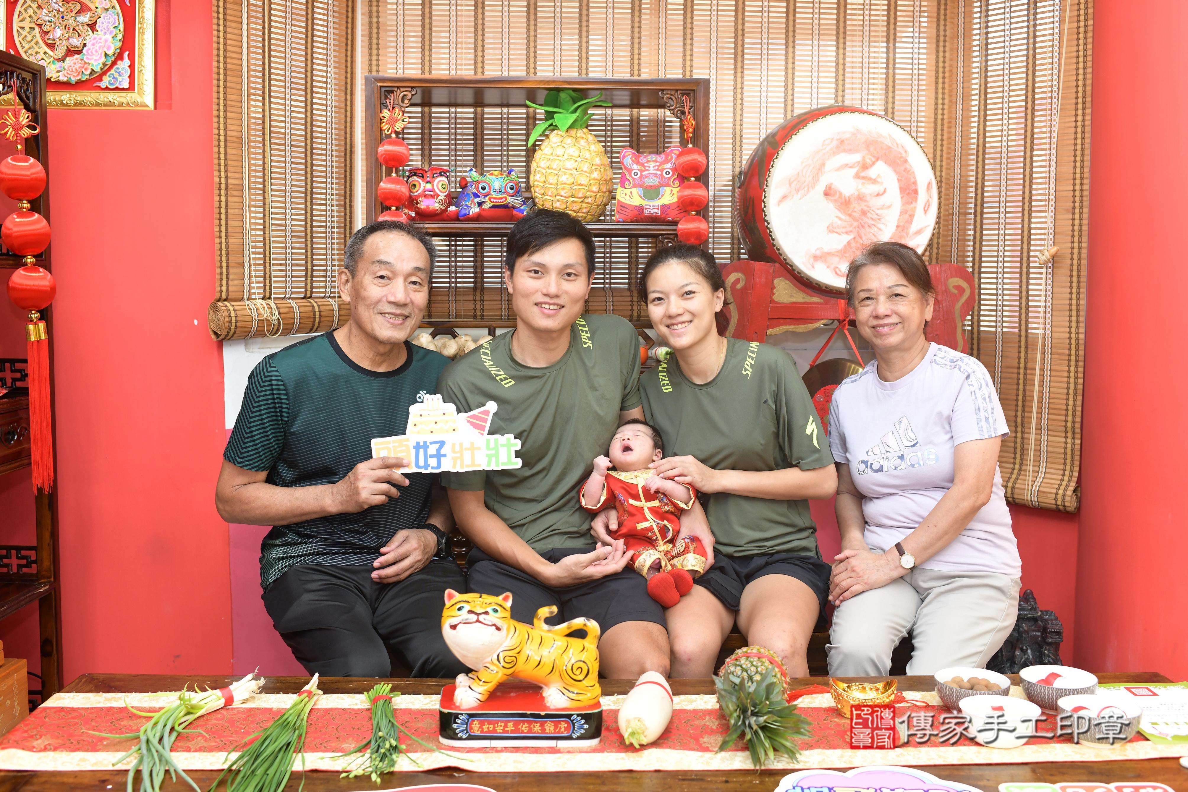 傳家手工印章高雄店、抓周、度脺、中國風會場、傳家嬰兒古禮、吉祥話、抓周道具物品24種、拍照。抓周證書。寶寶抓周、滿周歲、生日快樂、祝福