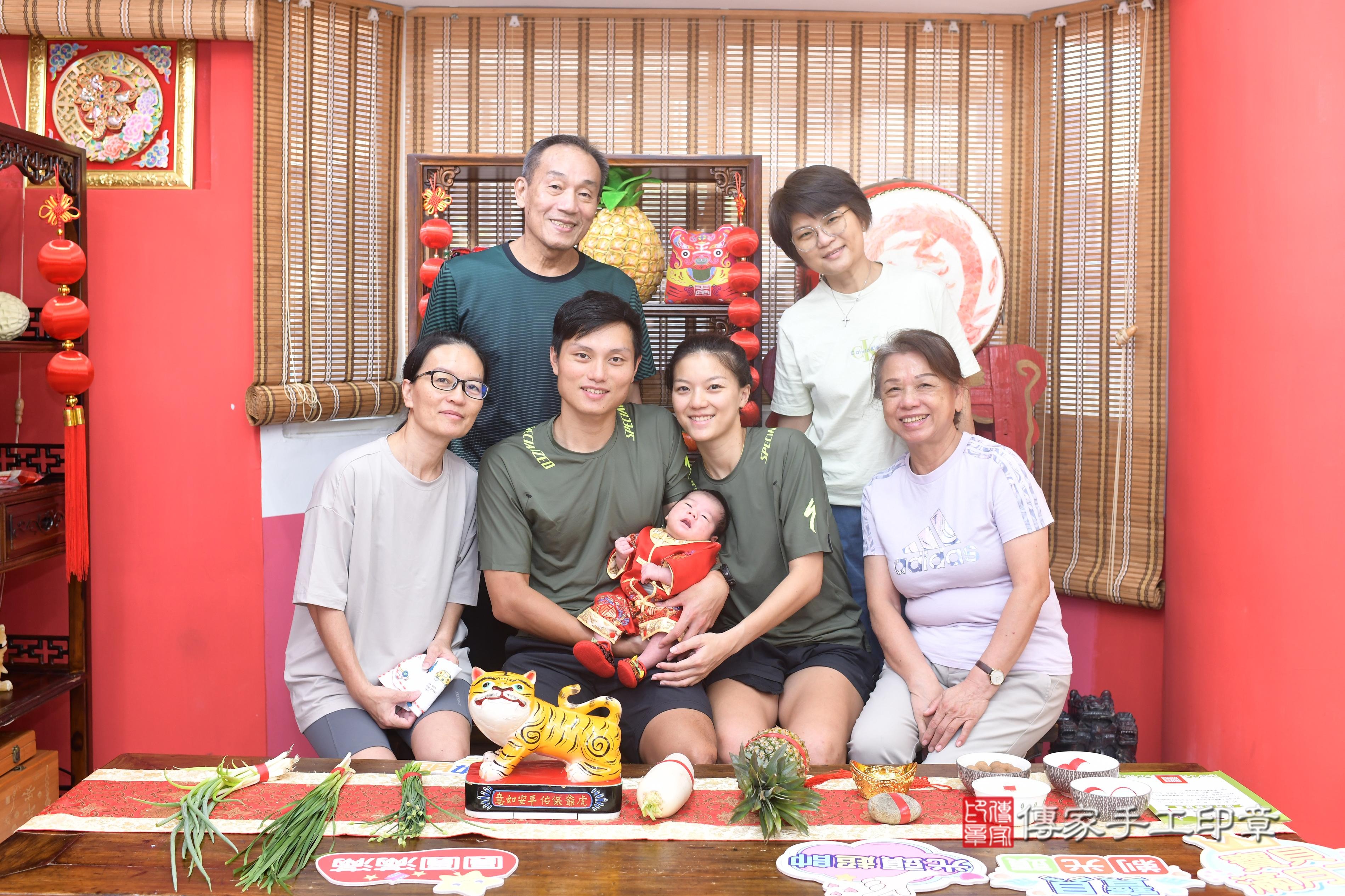 傳家手工印章高雄店、抓周、度脺、中國風會場、傳家嬰兒古禮、吉祥話、抓周道具物品24種、拍照。抓周證書。寶寶抓周、滿周歲、生日快樂、祝福