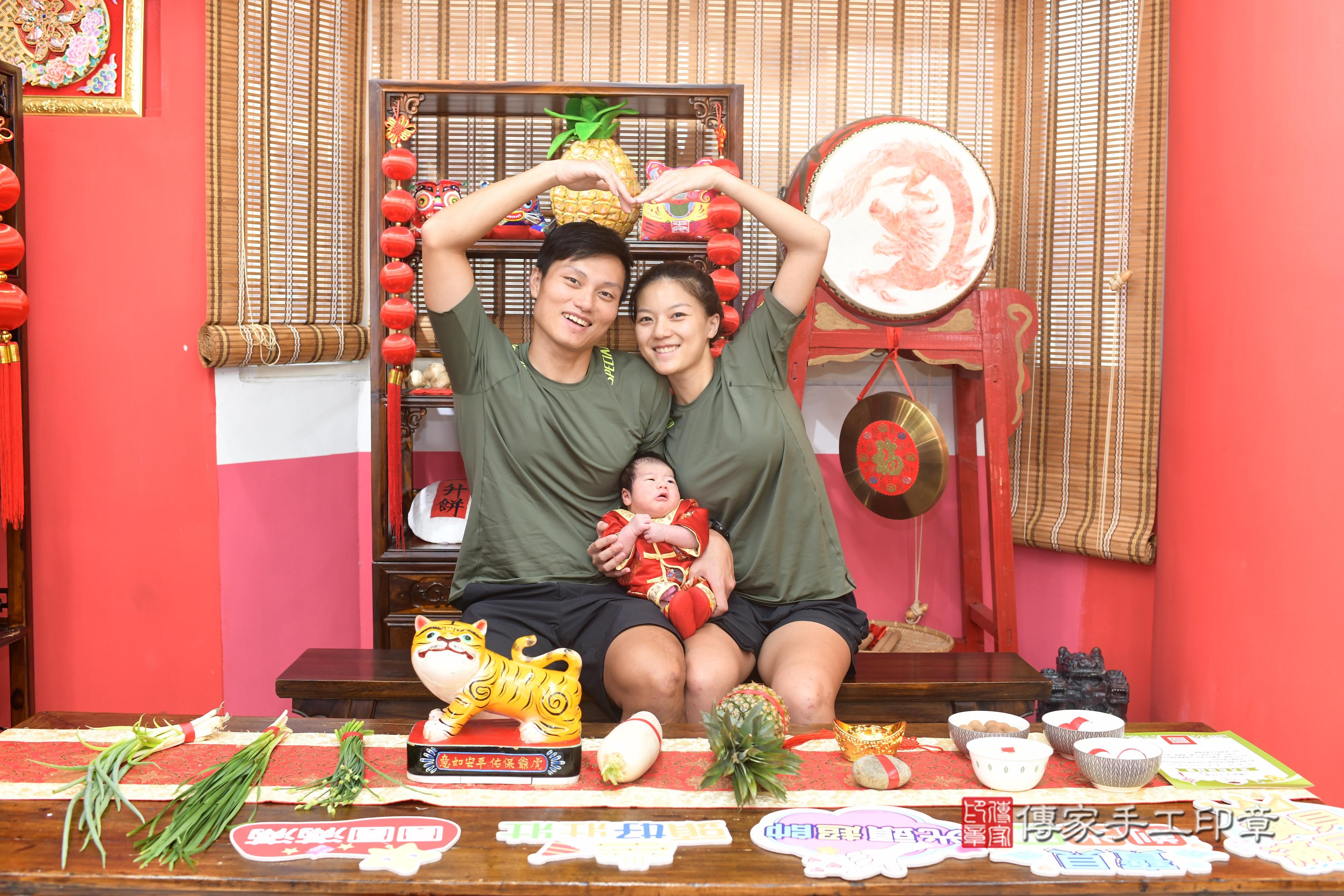 傳家手工印章高雄店、抓周、度脺、中國風會場、傳家嬰兒古禮、吉祥話、抓周道具物品24種、拍照。抓周證書。寶寶抓周、滿周歲、生日快樂、祝福