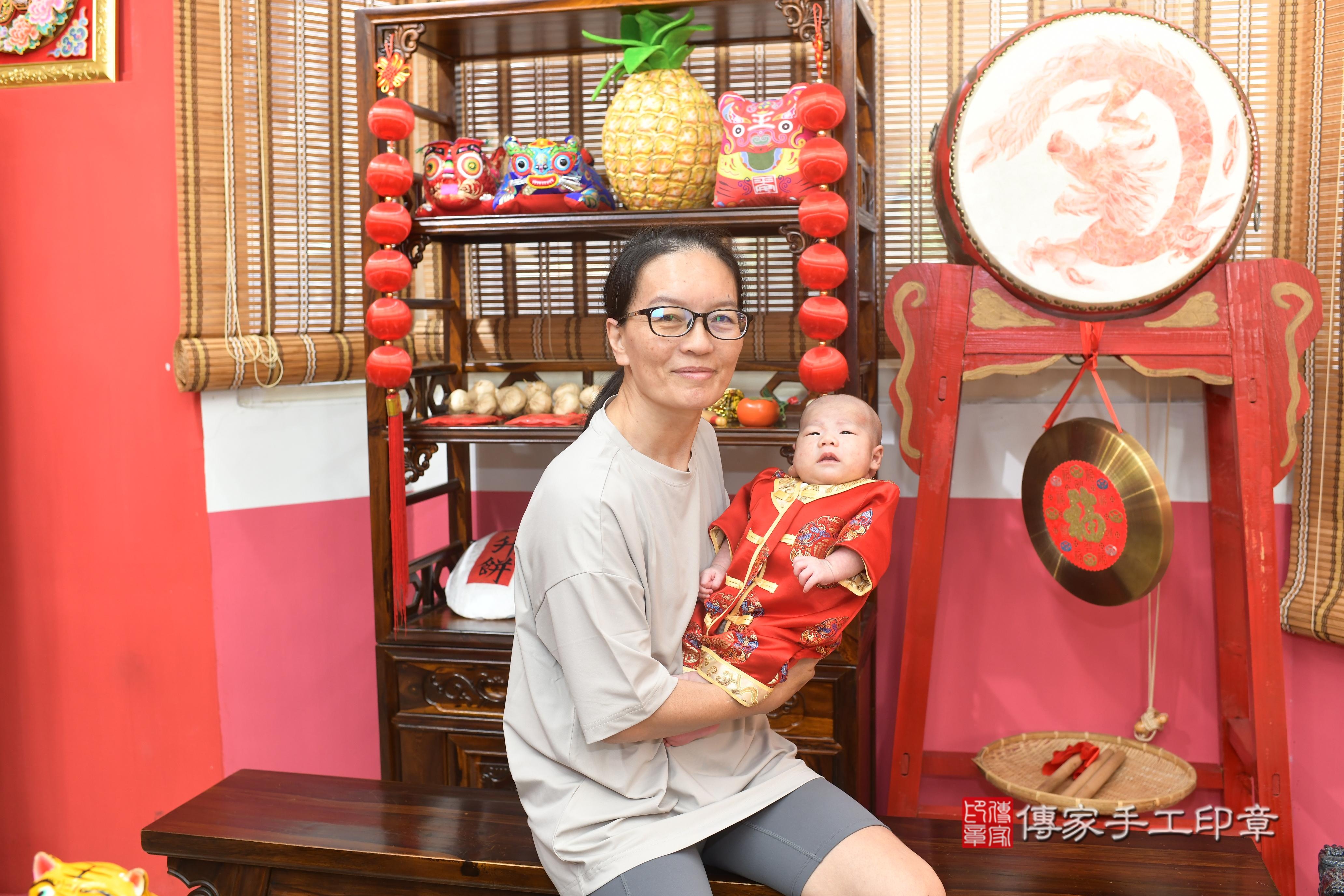傳家手工印章高雄店、抓周、度脺、中國風會場、傳家嬰兒古禮、吉祥話、抓周道具物品24種、拍照。抓周證書。寶寶抓周、滿周歲、生日快樂、祝福