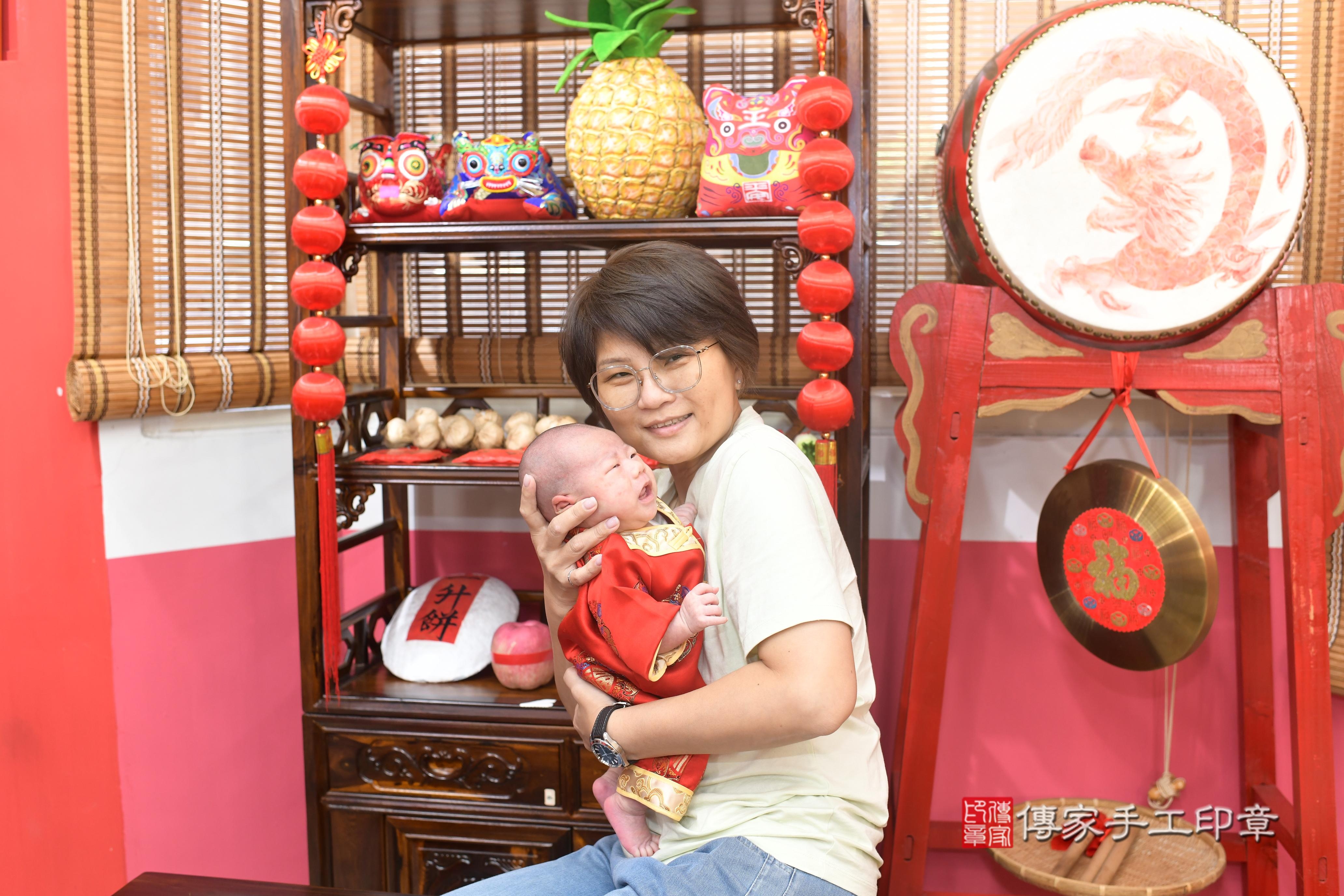 傳家手工印章高雄店、抓周、度脺、中國風會場、傳家嬰兒古禮、吉祥話、抓周道具物品24種、拍照。抓周證書。寶寶抓周、滿周歲、生日快樂、祝福